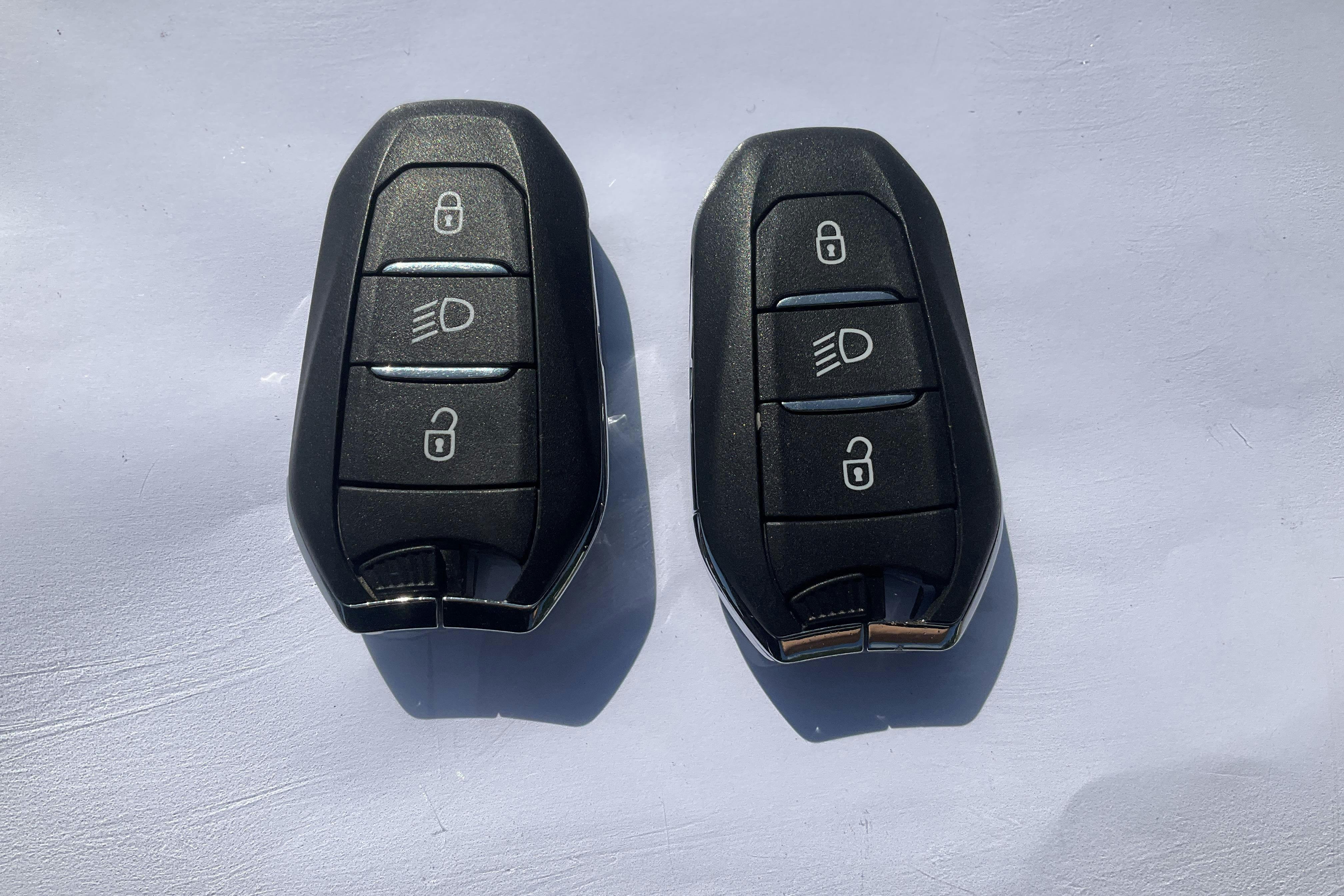 Presentation photo 13 of 13: Peugeot e-208 50 kWh 5dr (136hk) - 62 900 km - Automatic - gray - 2022