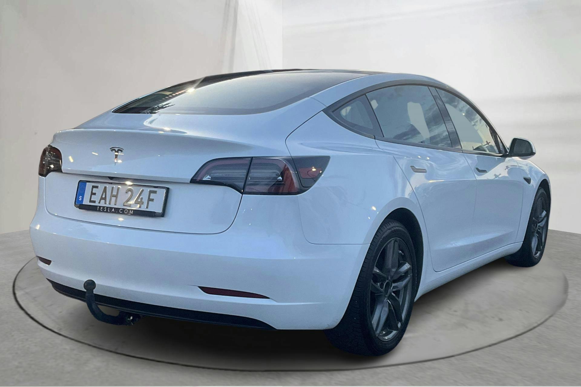 Tesla Model 3 Standard Range RWD - 5 308 mil - Automat - vit - 2023