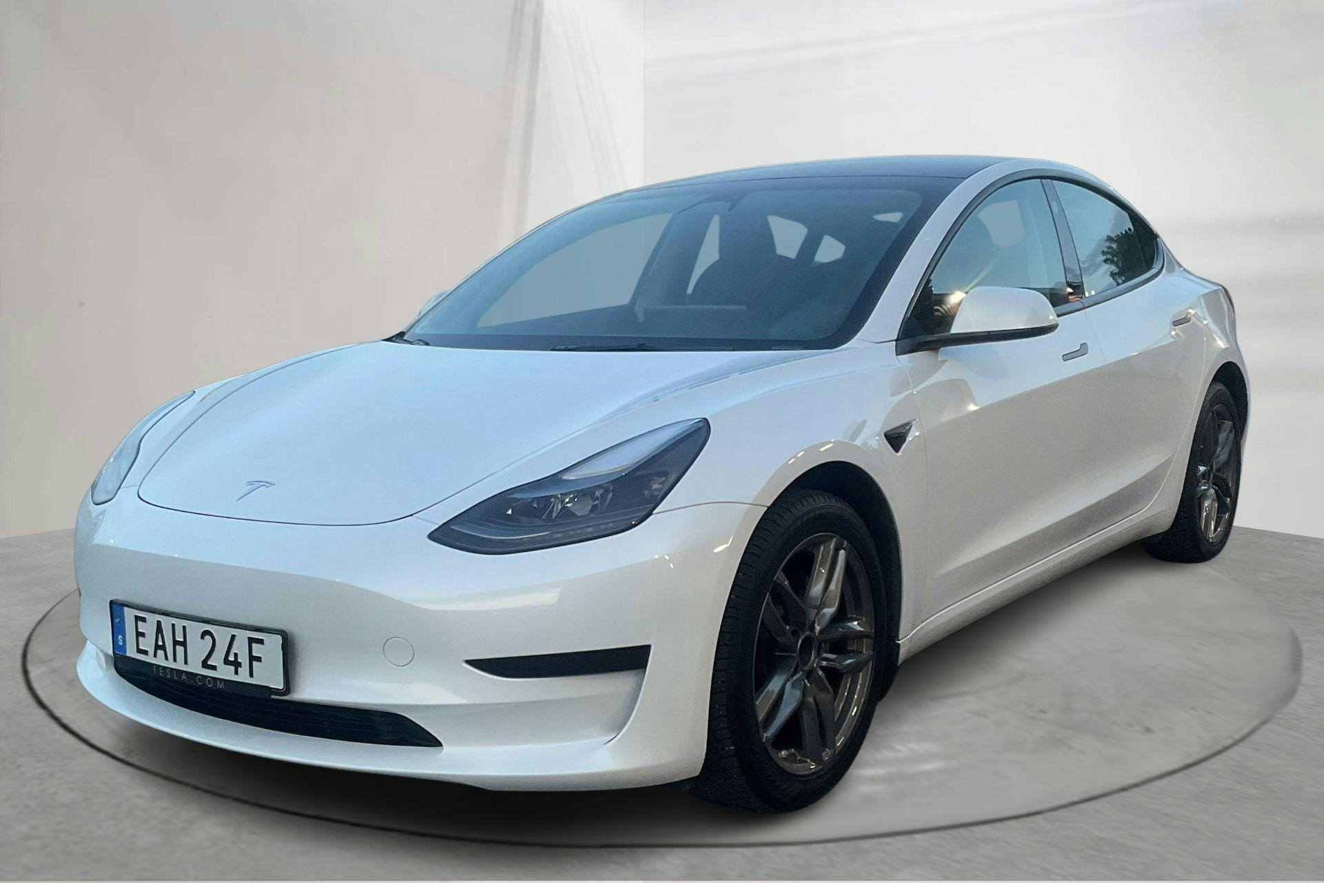 Tesla Model 3 Standard Range RWD - 5 308 mil - Automat - vit - 2023