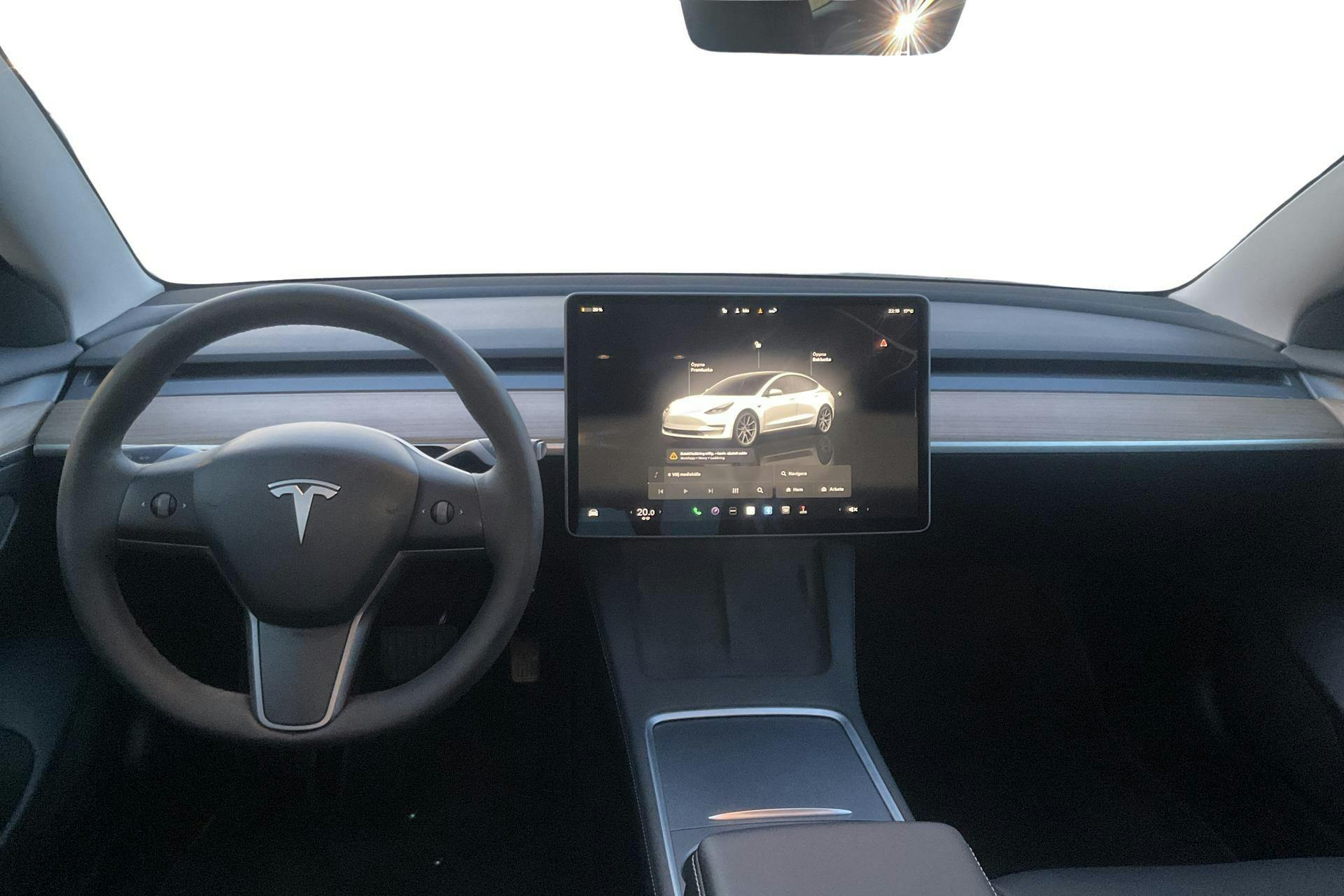 Tesla Model 3 Standard Range RWD - 5 308 mil - Automat - vit - 2023