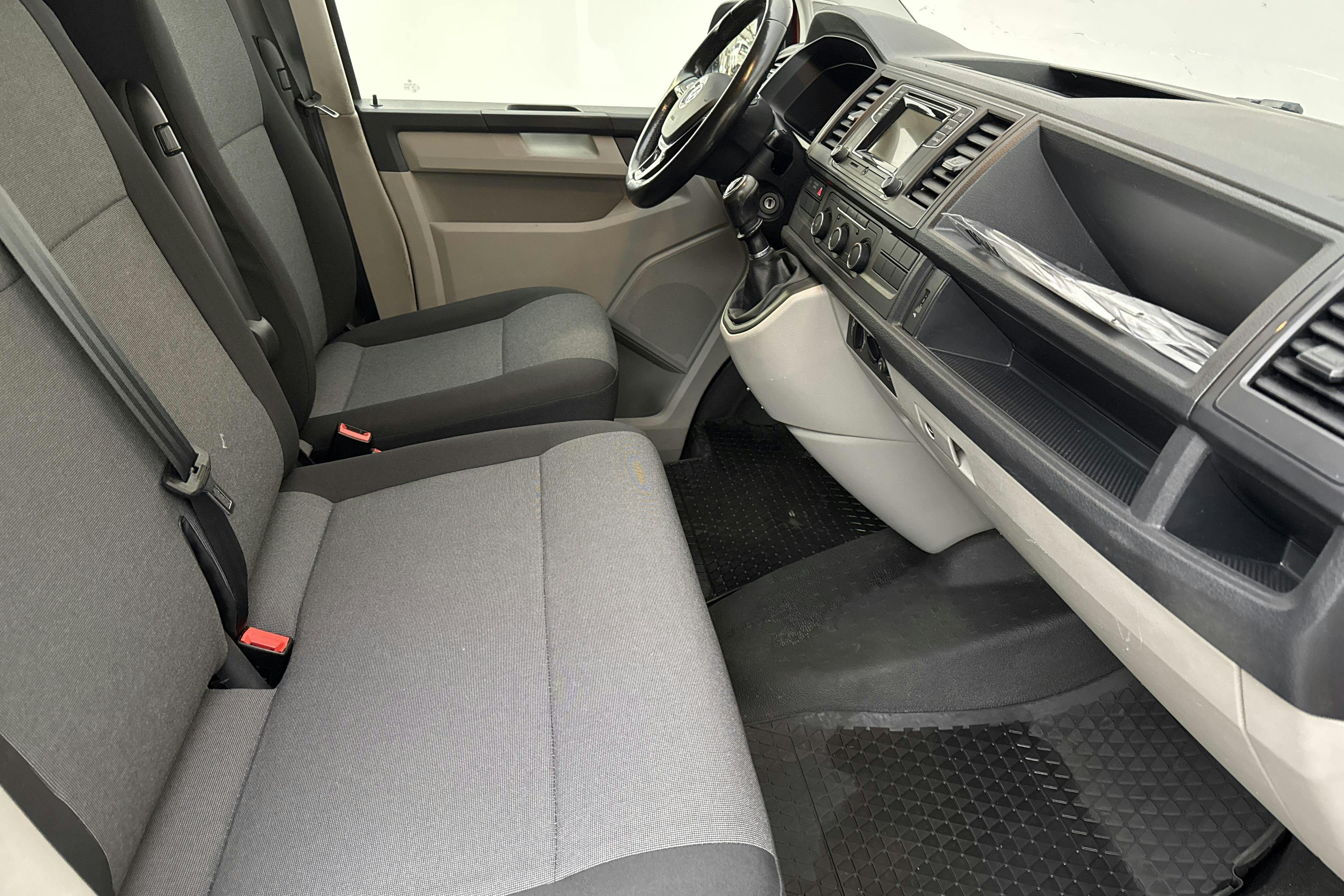 VW Transporter T6 2.0 TDI BMT Skåp (150hk) - 203 900 km - Käsitsi - punane - 2018