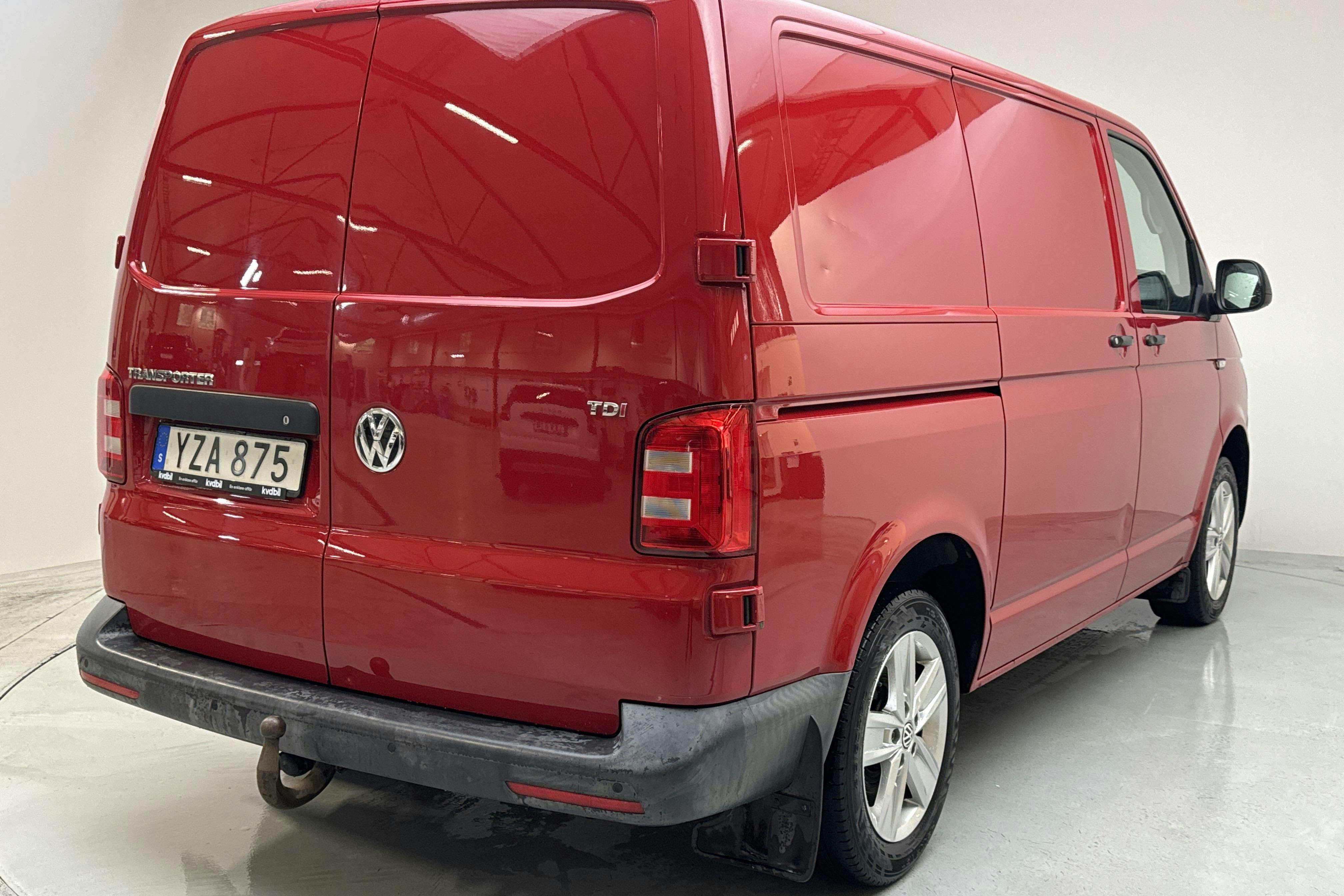 VW Transporter T6 2.0 TDI BMT Skåp (150hk) - 203 900 km - Käsitsi - punane - 2018