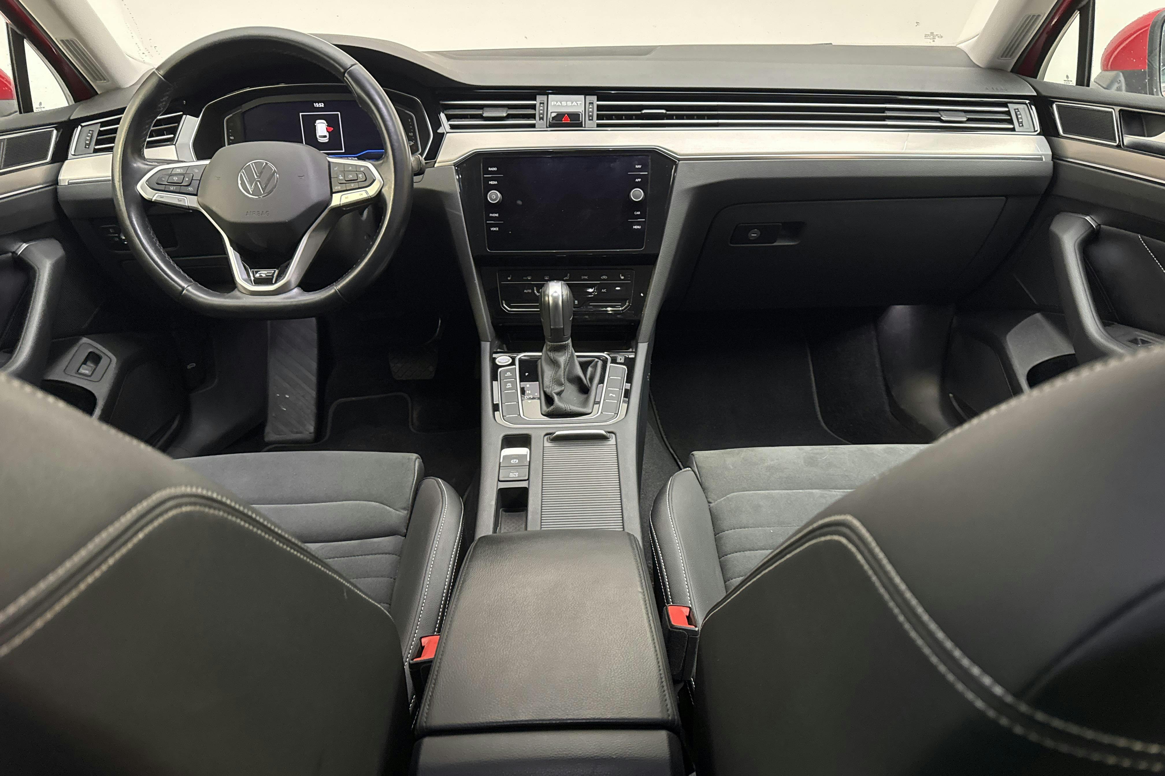 VW Passat 2.0 TDI Sportscombi 4Motion (200hk) - 20 578 mil - Automat - röd - 2021