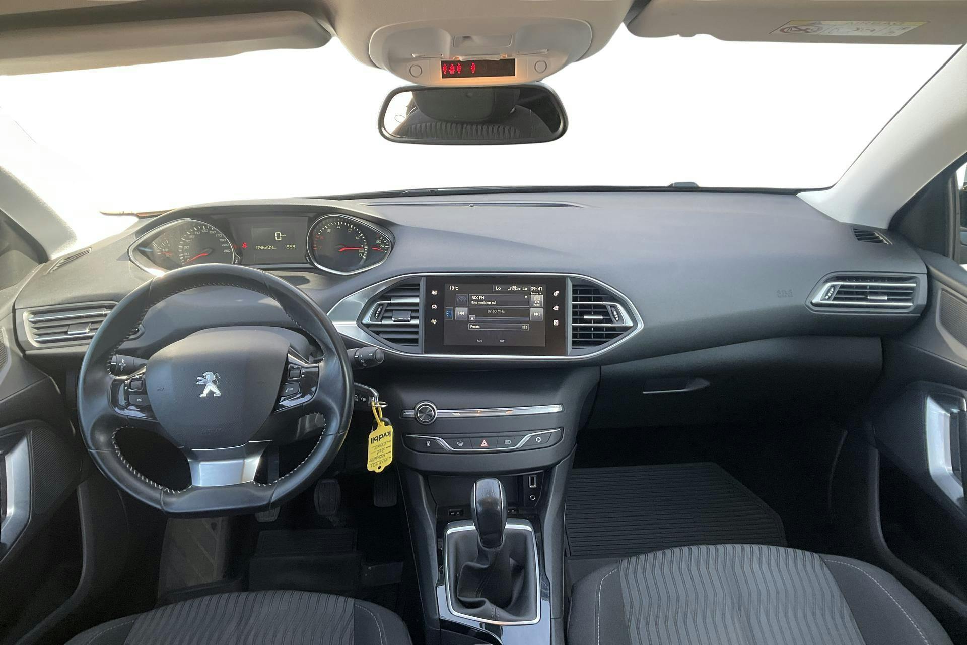 Peugeot 308 SW PureTech (110hk) - 9 620 mil - Manuell - svart - 2016