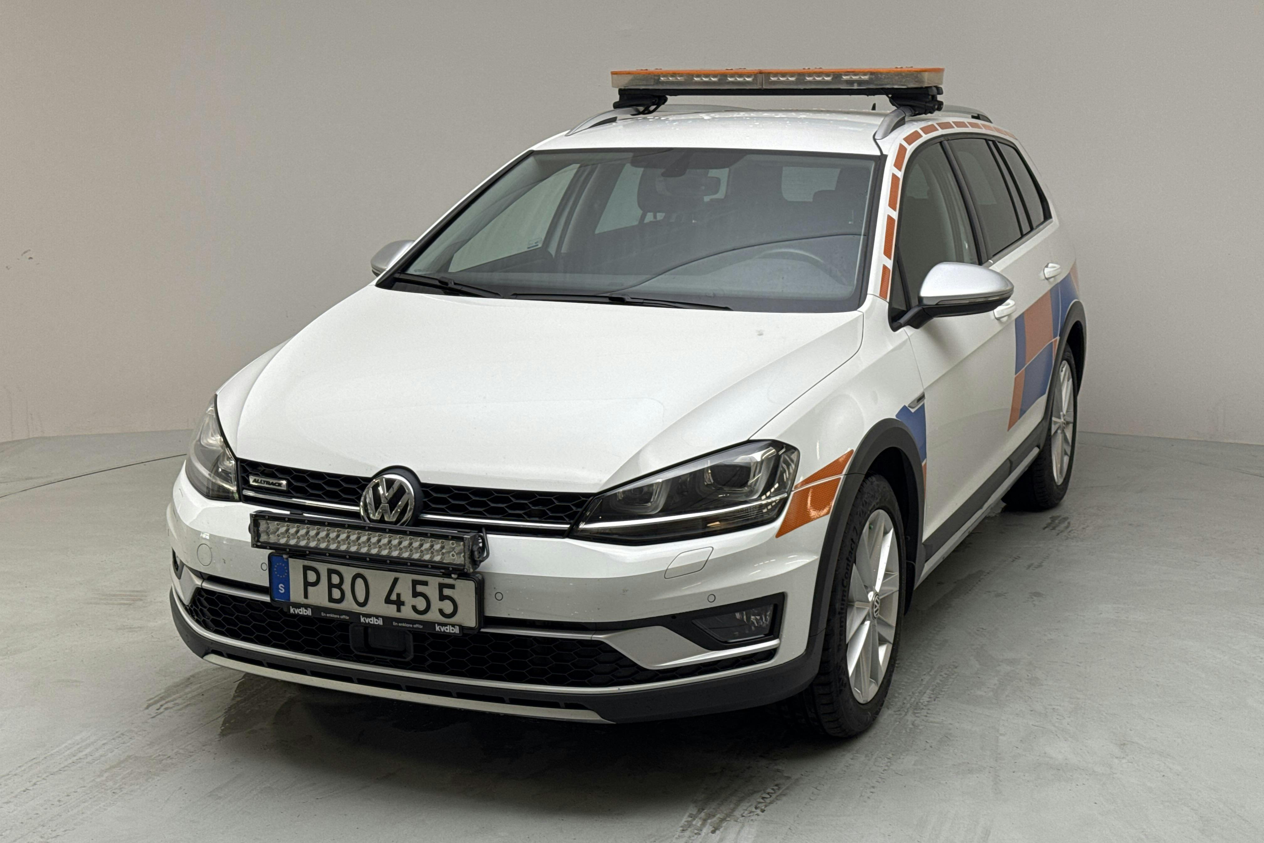 Presentationsfoto 1 av 14: VW Golf Alltrack 2.0 TDI 4Motion (184hk) - 11 880 mil - Automat - vit - 2017