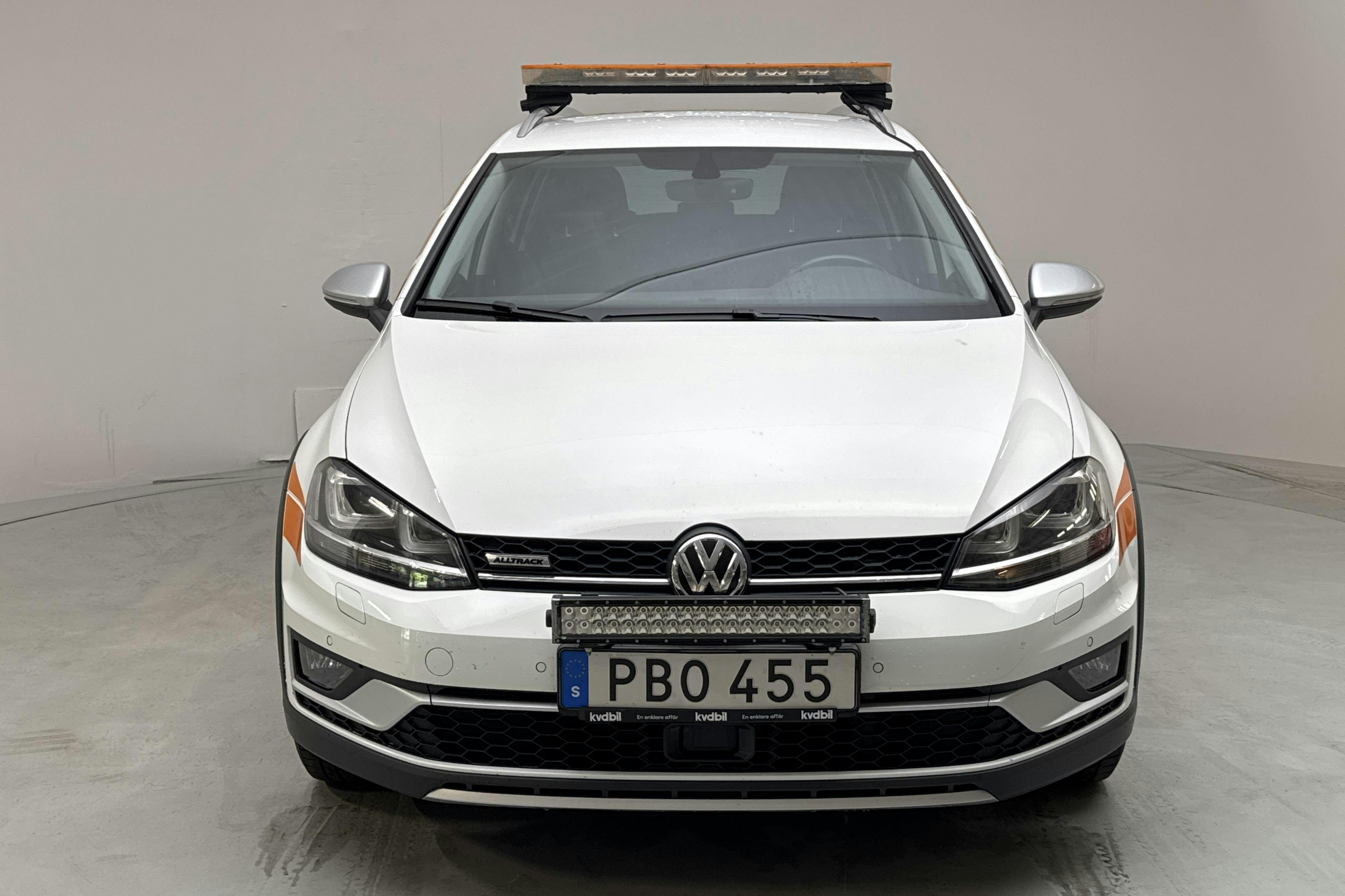 VW Golf Alltrack 2.0 TDI 4Motion (184hk) - 11 880 mil - Automat - vit - 2017