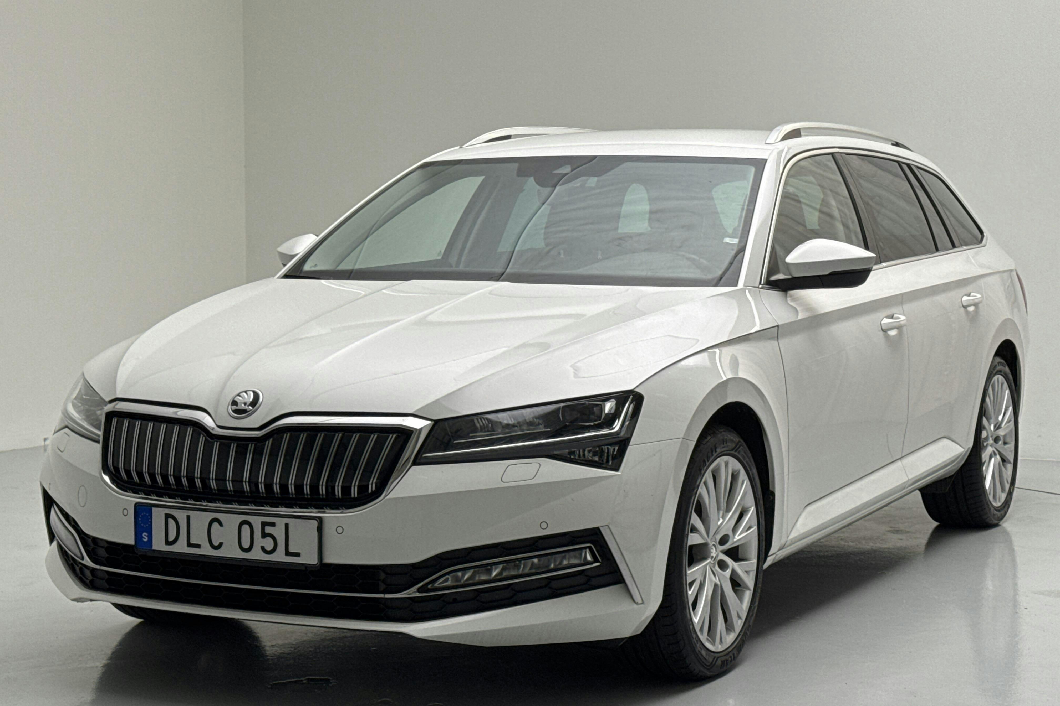 Skoda Superb 1.4 TSI PHEV Kombi (218hk) - 104 480 km - Automatic - white - 2021