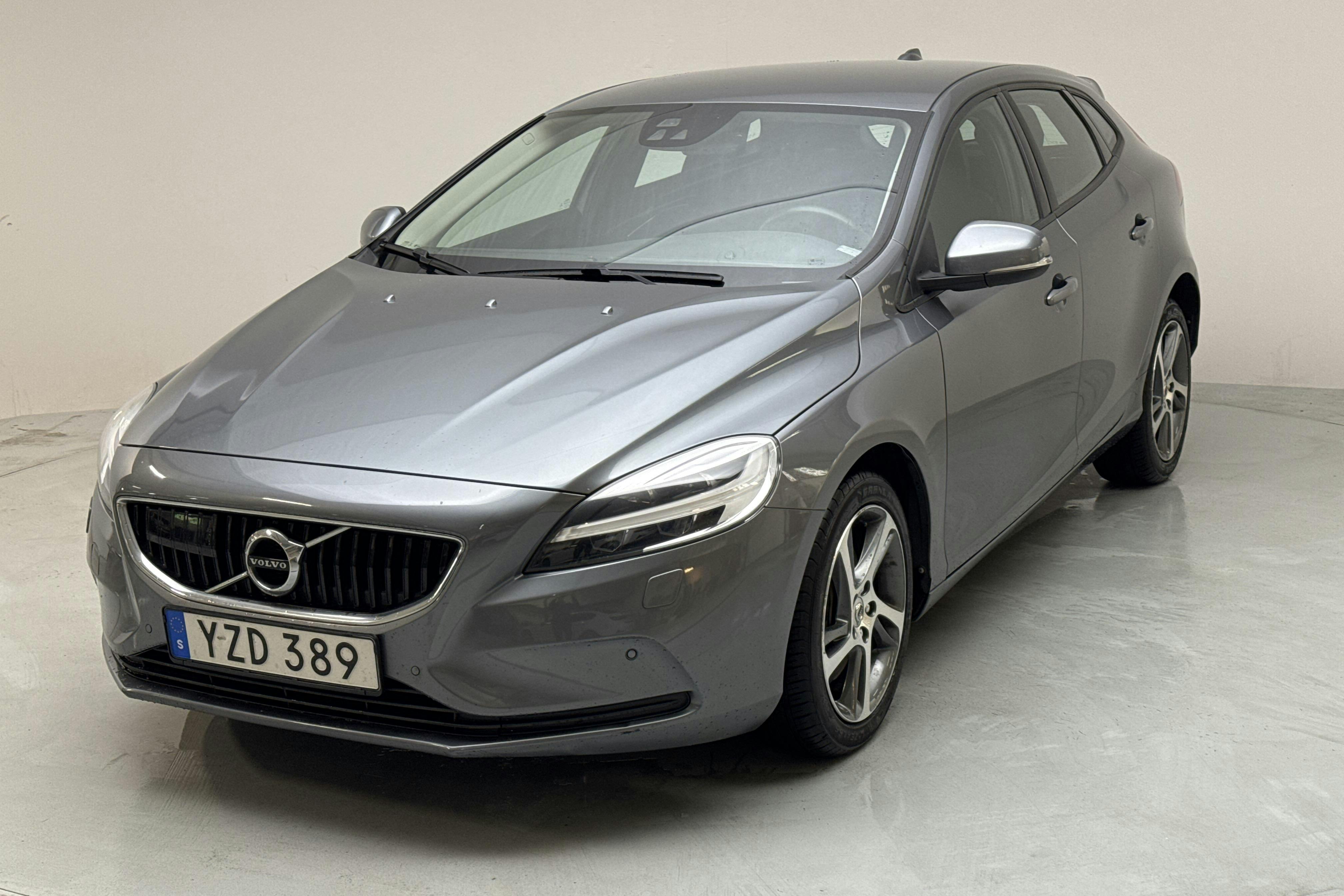 Volvo V40 T3 (152hk) - 11 106 mil - Automat - grå - 2018