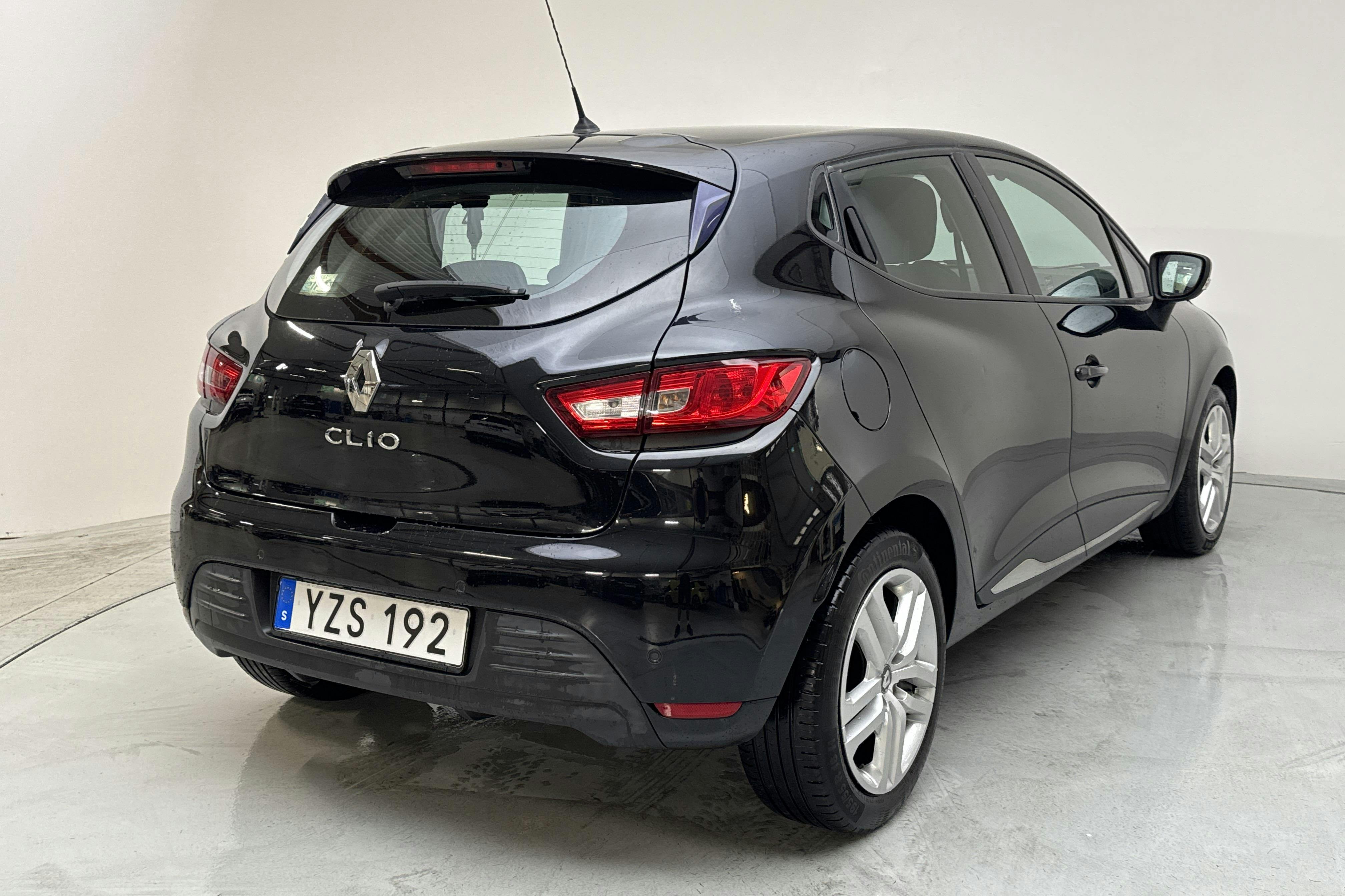 Renault Clio IV 0.9 TCe 90 5dr (90hk) - 39 520 km - Manualna - czarny - 2018