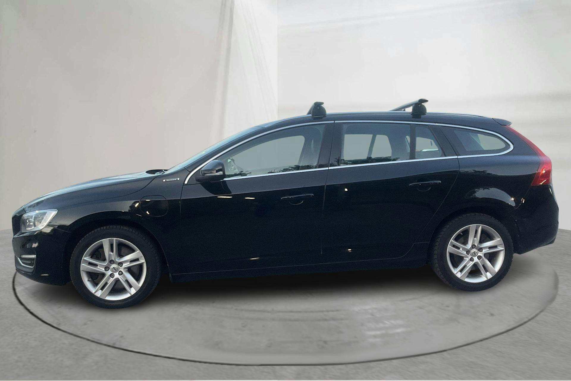 Presentationsfoto 2 av 17: Volvo V60 D5 AWD Twin Engine (163hk) - 14 782 mil - Automat - svart - 2017