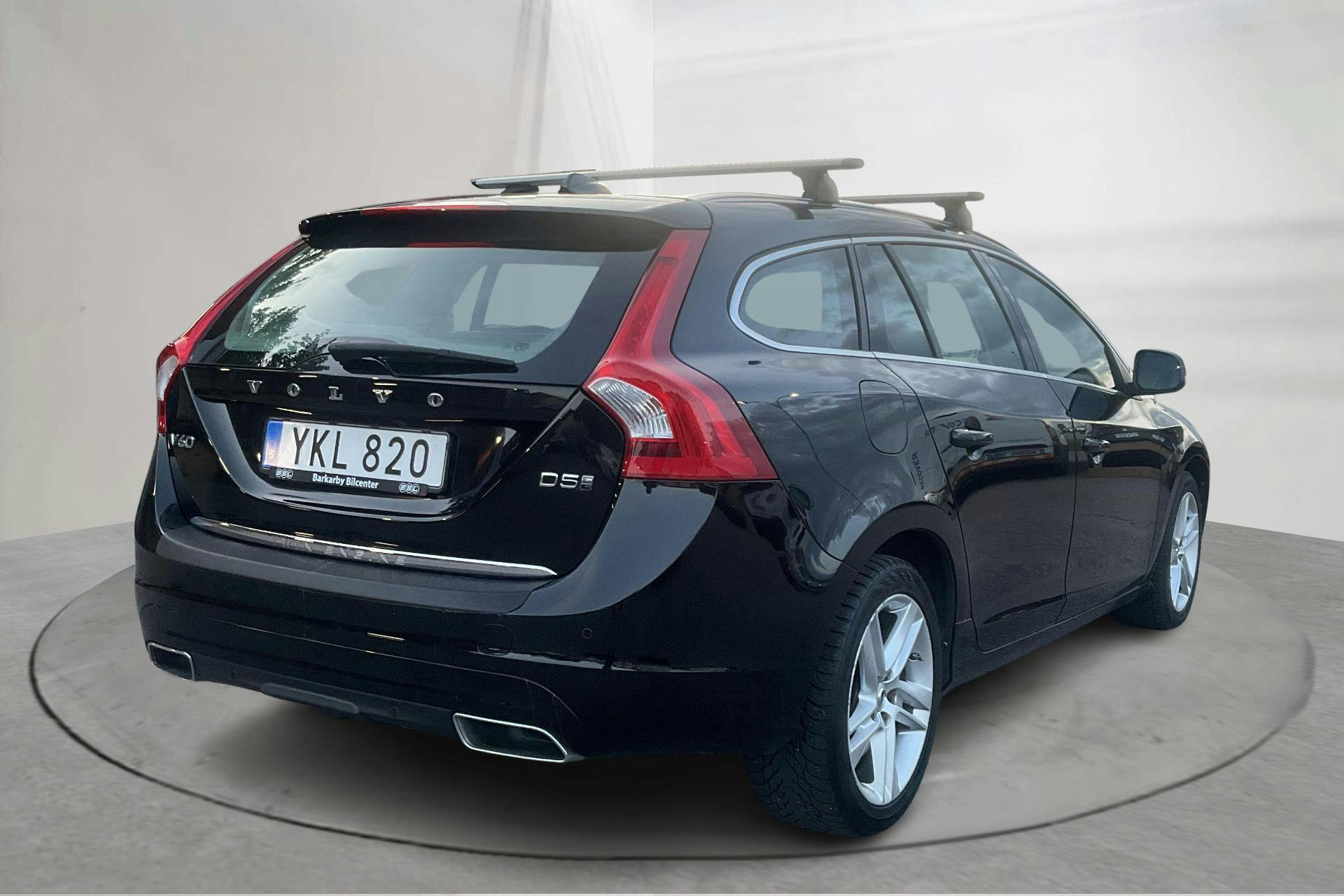 Volvo V60 D5 AWD Twin Engine (163hk) - 14 782 mil - Automat - svart - 2017