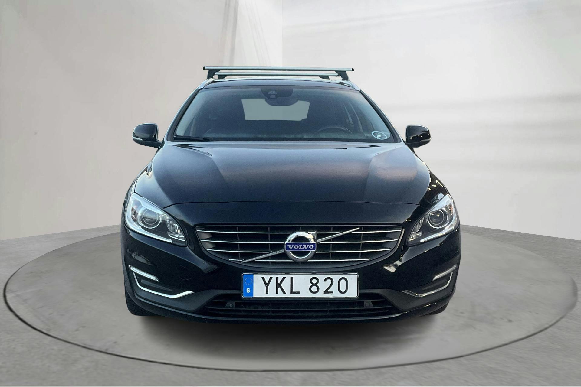 Volvo V60 D5 AWD Twin Engine (163hk) - 14 782 mil - Automat - svart - 2017
