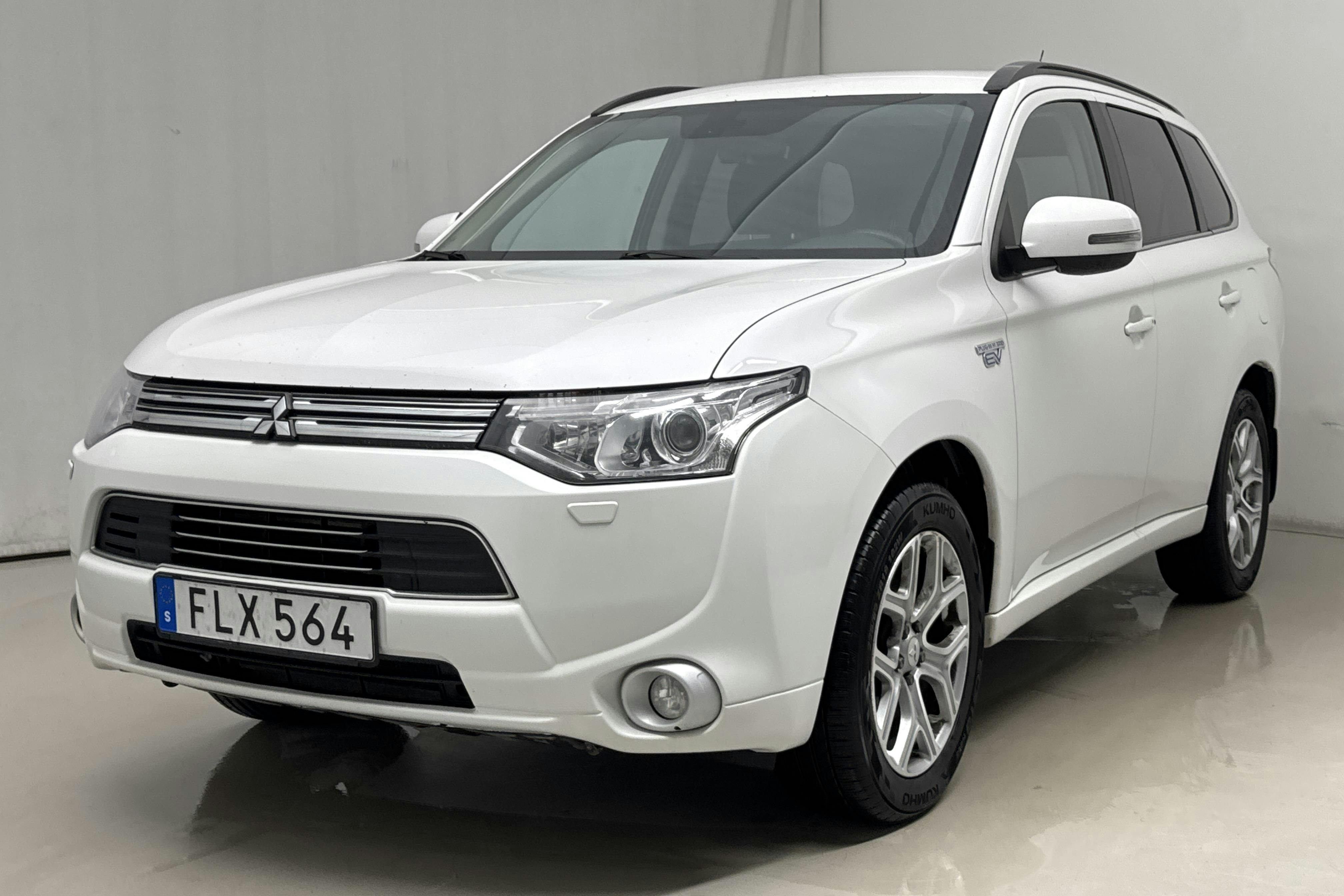 Mitsubishi Outlander 2.0 Plug-in Hybrid 4WD (121hk) - 19 139 mil - Automat - vit - 2014