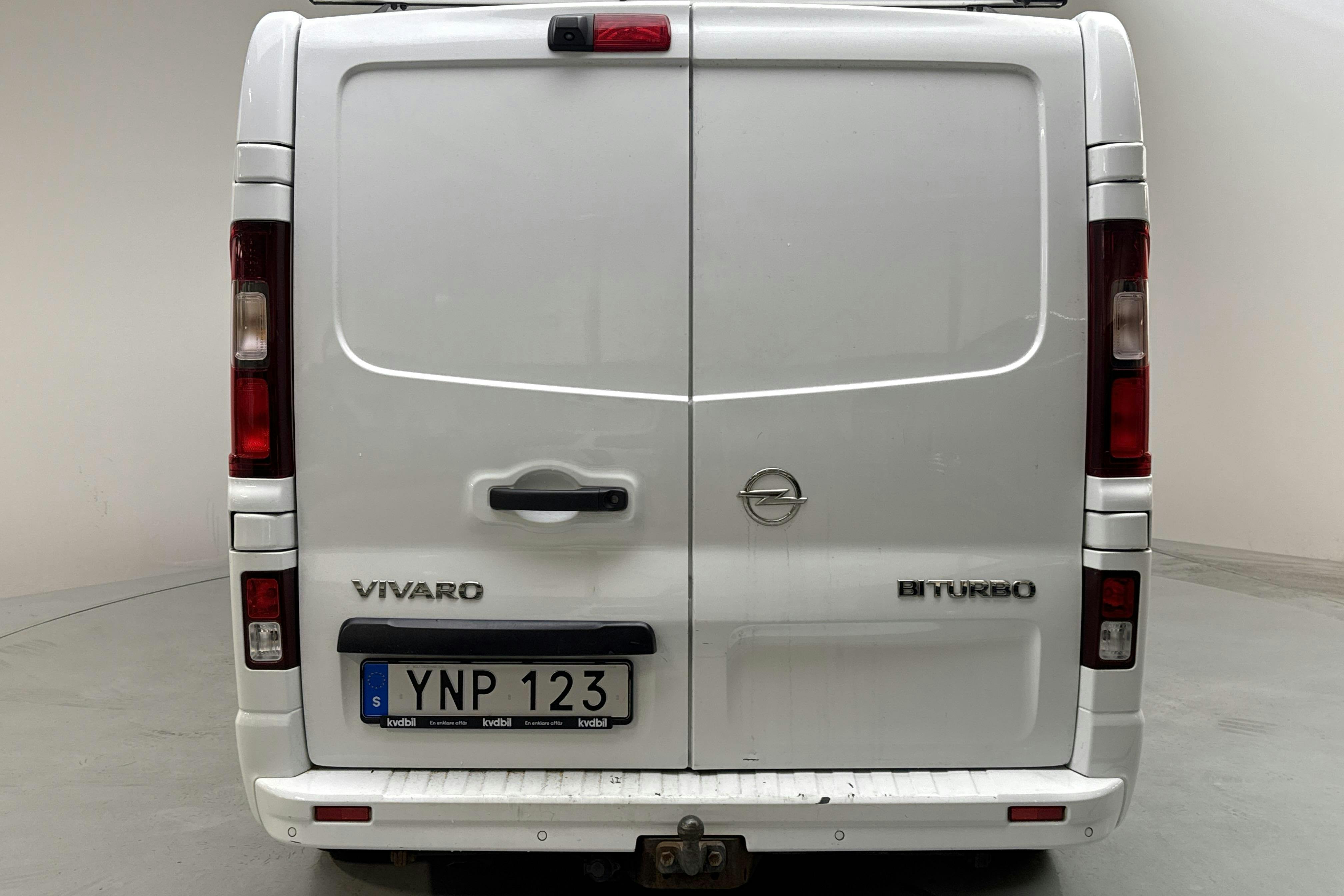 Opel Vivaro 1.6 BITURBO (125hk) - 111 200 km - Käsitsi - valge - 2017