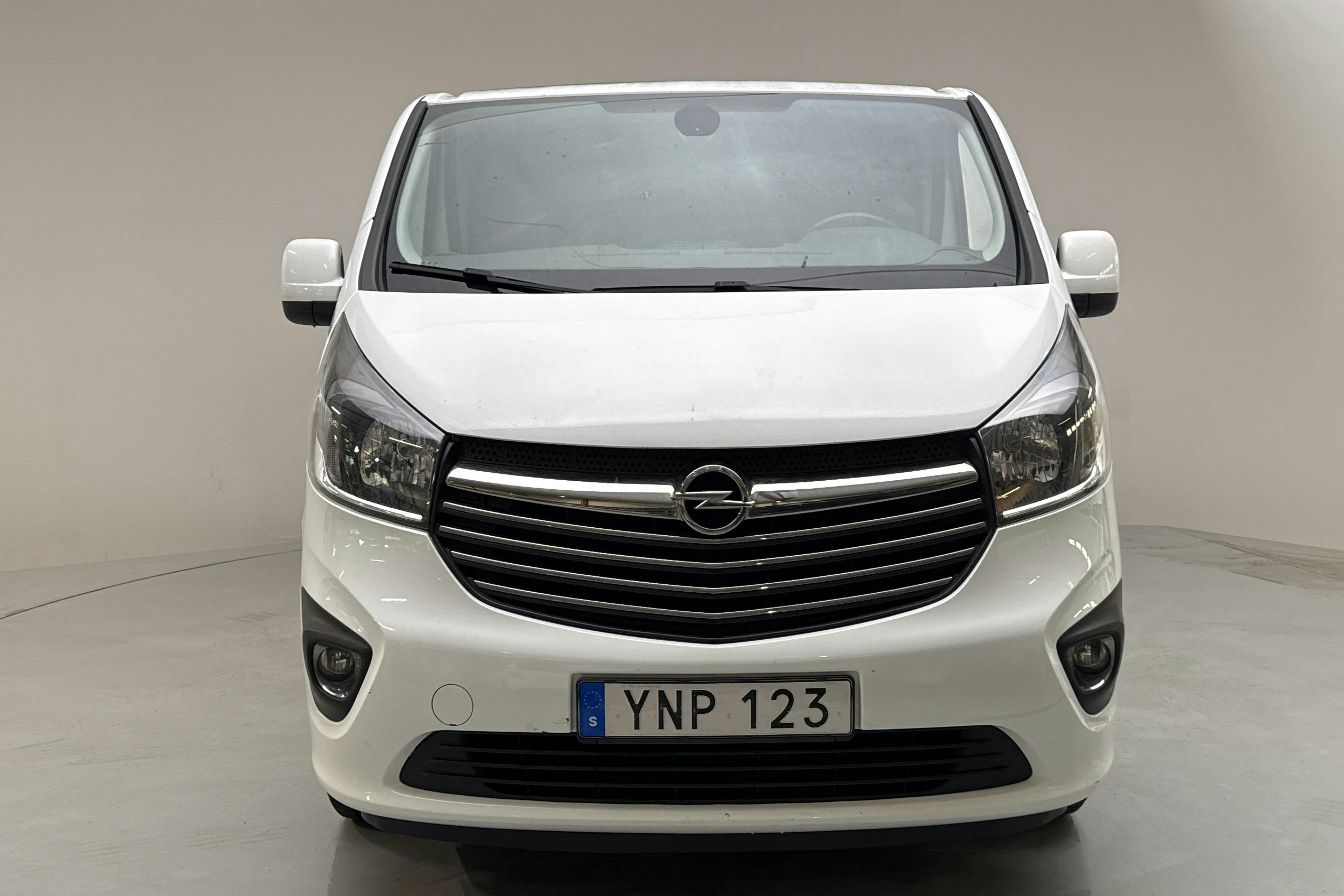 Opel Vivaro 1.6 BITURBO (125hk) - 111 200 km - Käsitsi - valge - 2017