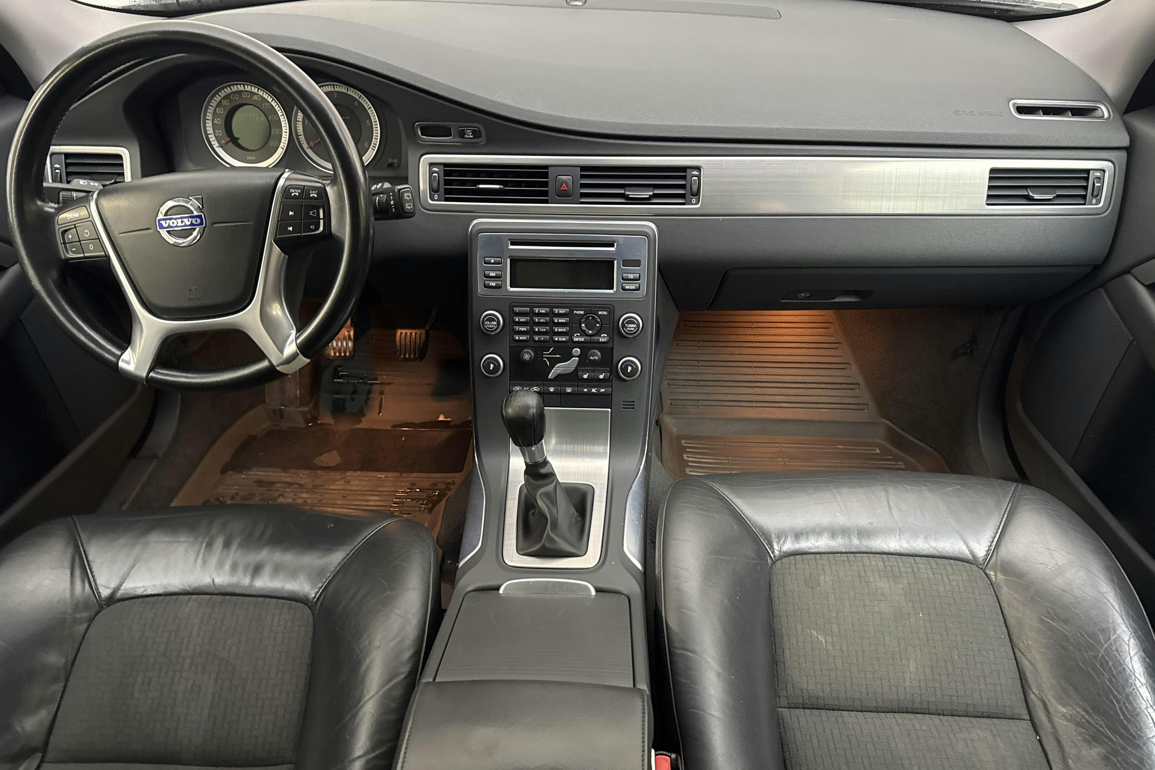 Volvo V70 II D3 (163hk) - 247 390 km - Manual - gray - 2011