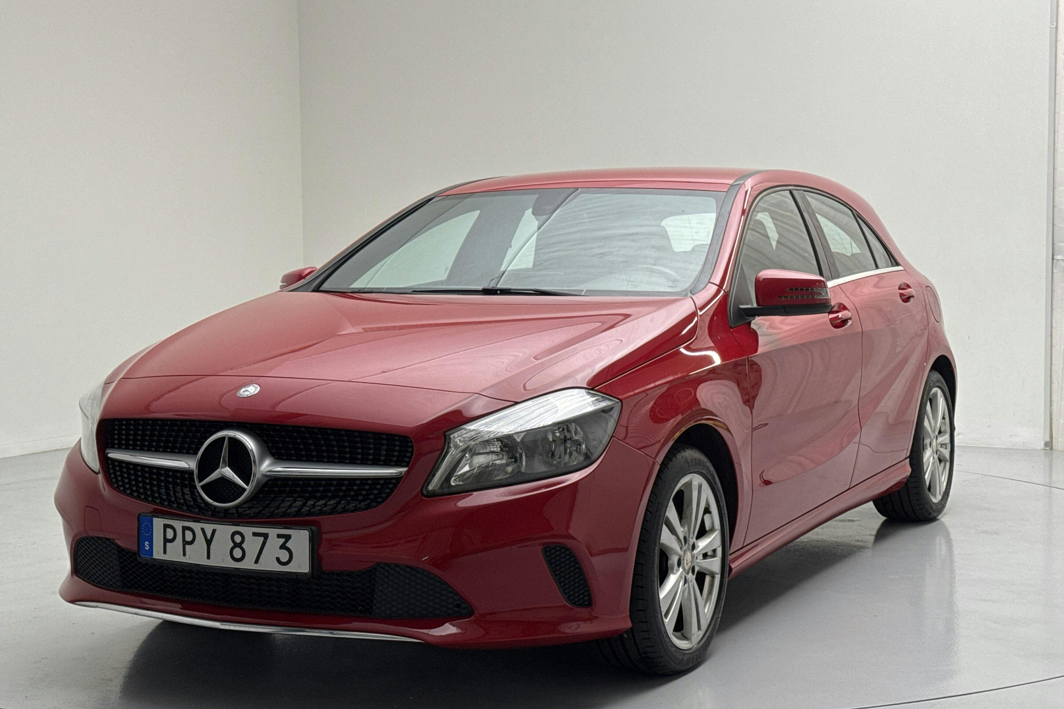 Mercedes A 180 5dr W176 (122hk) - 7 001 mil - Manuell - röd - 2017