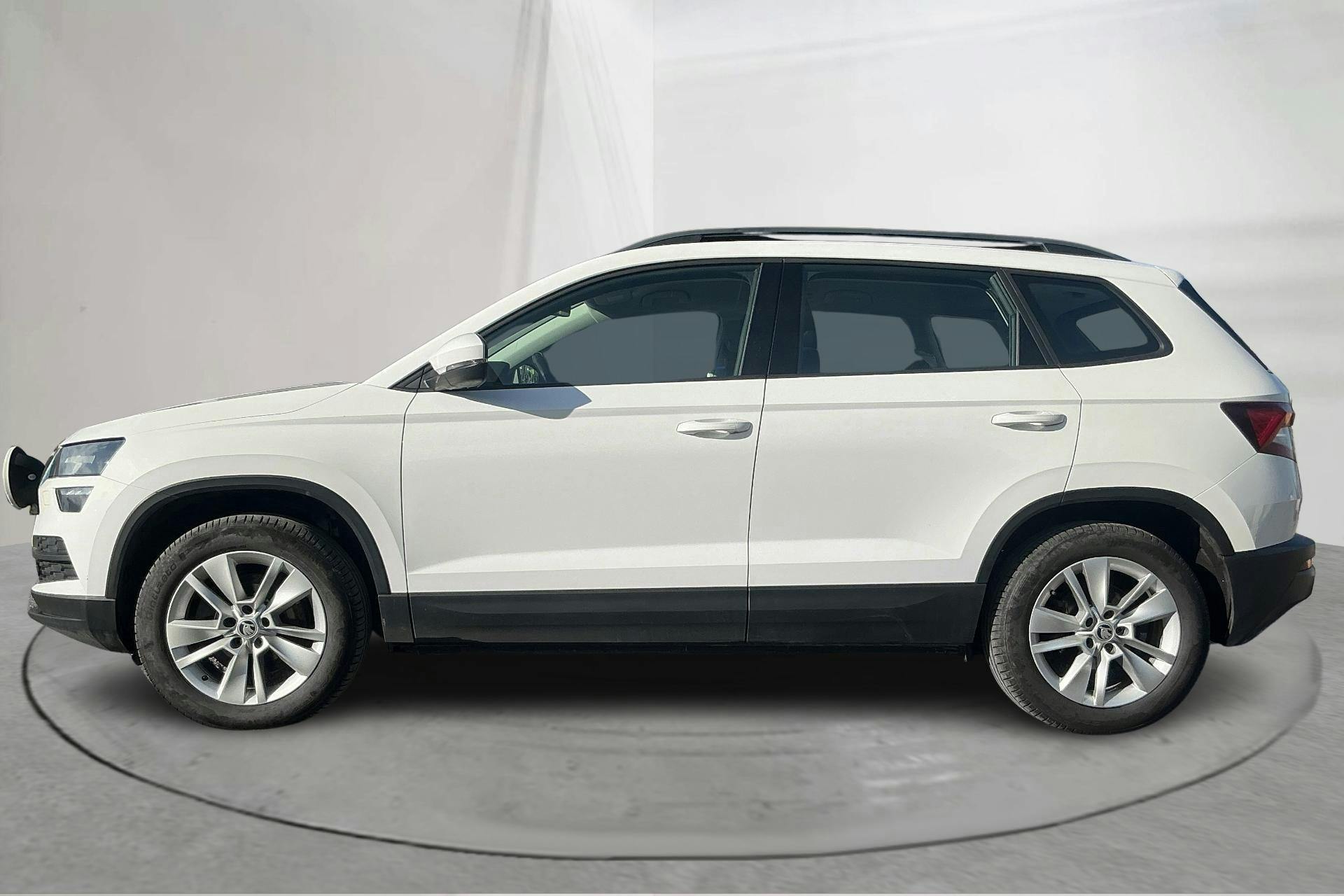 Presentationsfoto 2 av 15: Skoda Karoq 2.0 TDI 4X4 (150hk) - 13 441 mil - Automat - vit - 2020