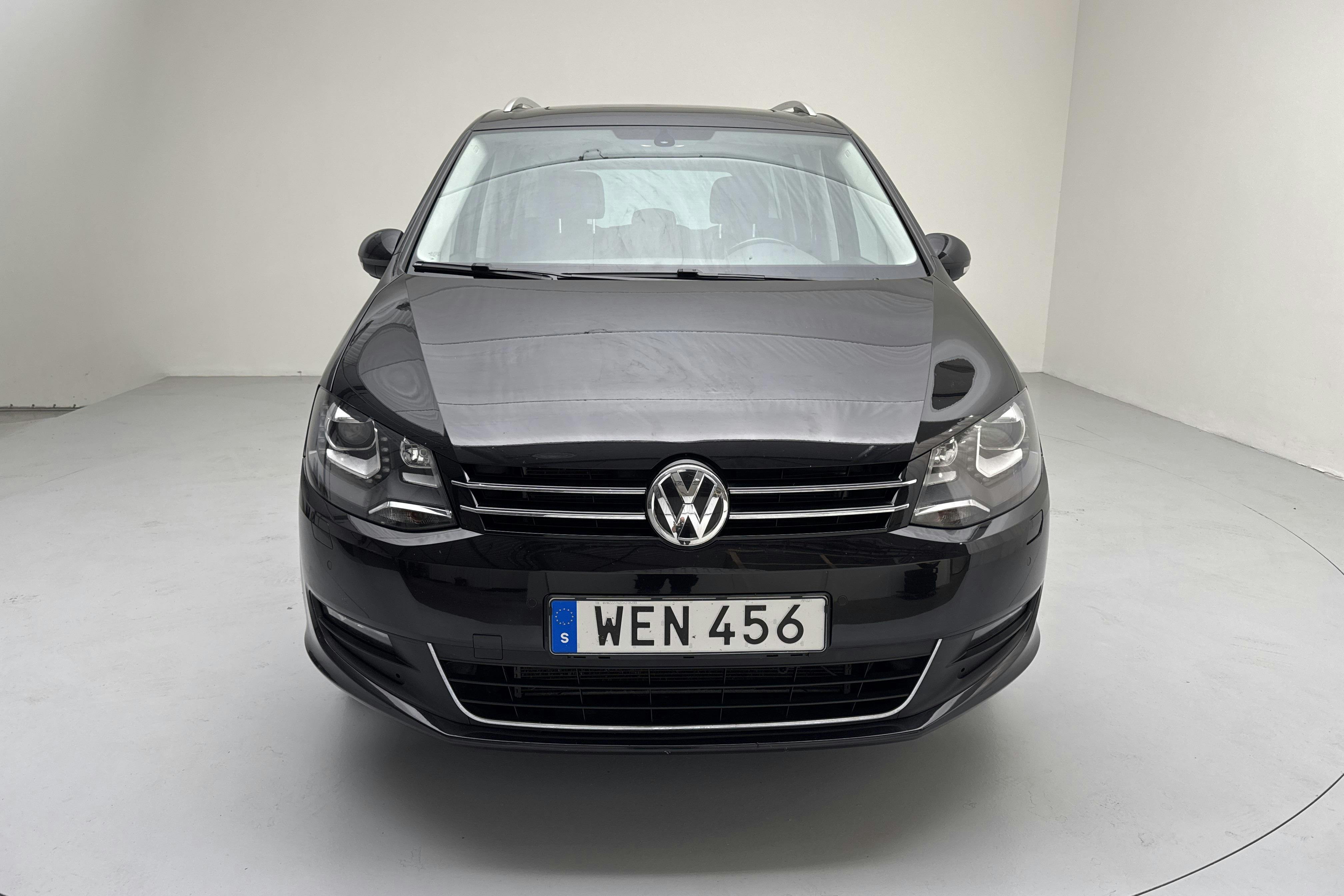 VW Sharan 2.0 TDI (150hk) - 147 680 km - Automaatne - must - 2016