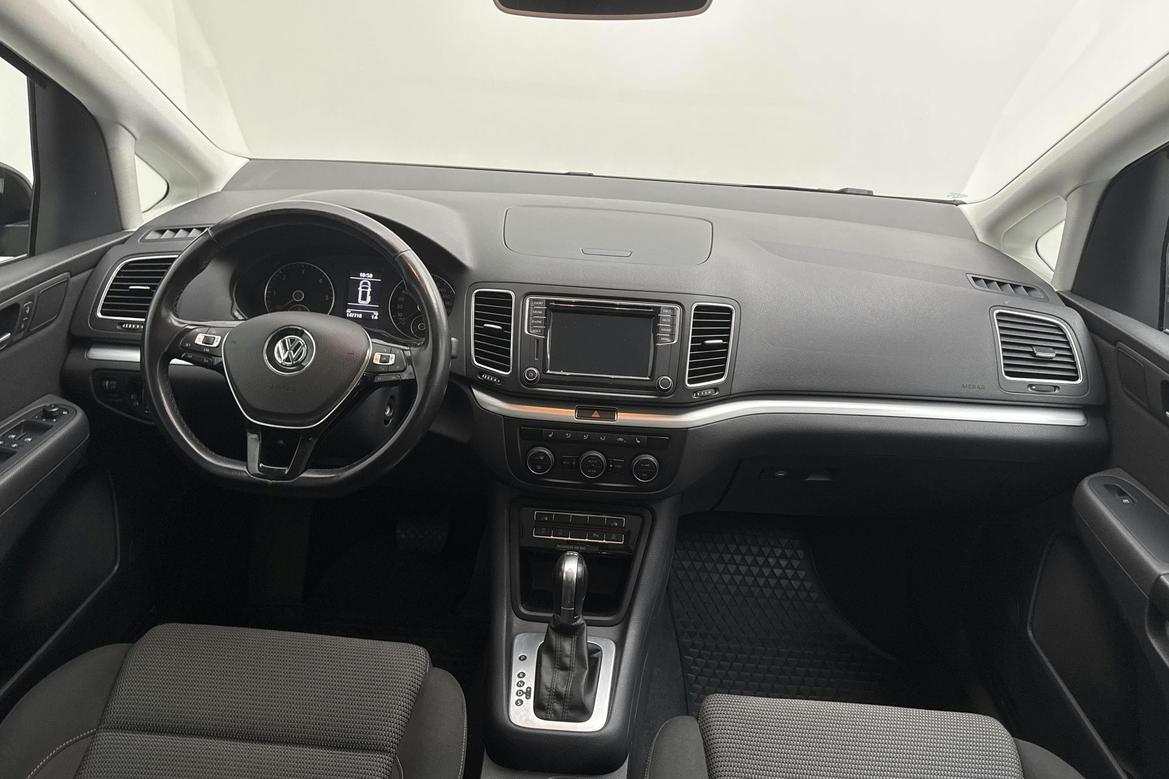 VW Sharan 2.0 TDI (150hk) - 147 680 km - Automaatne - must - 2016