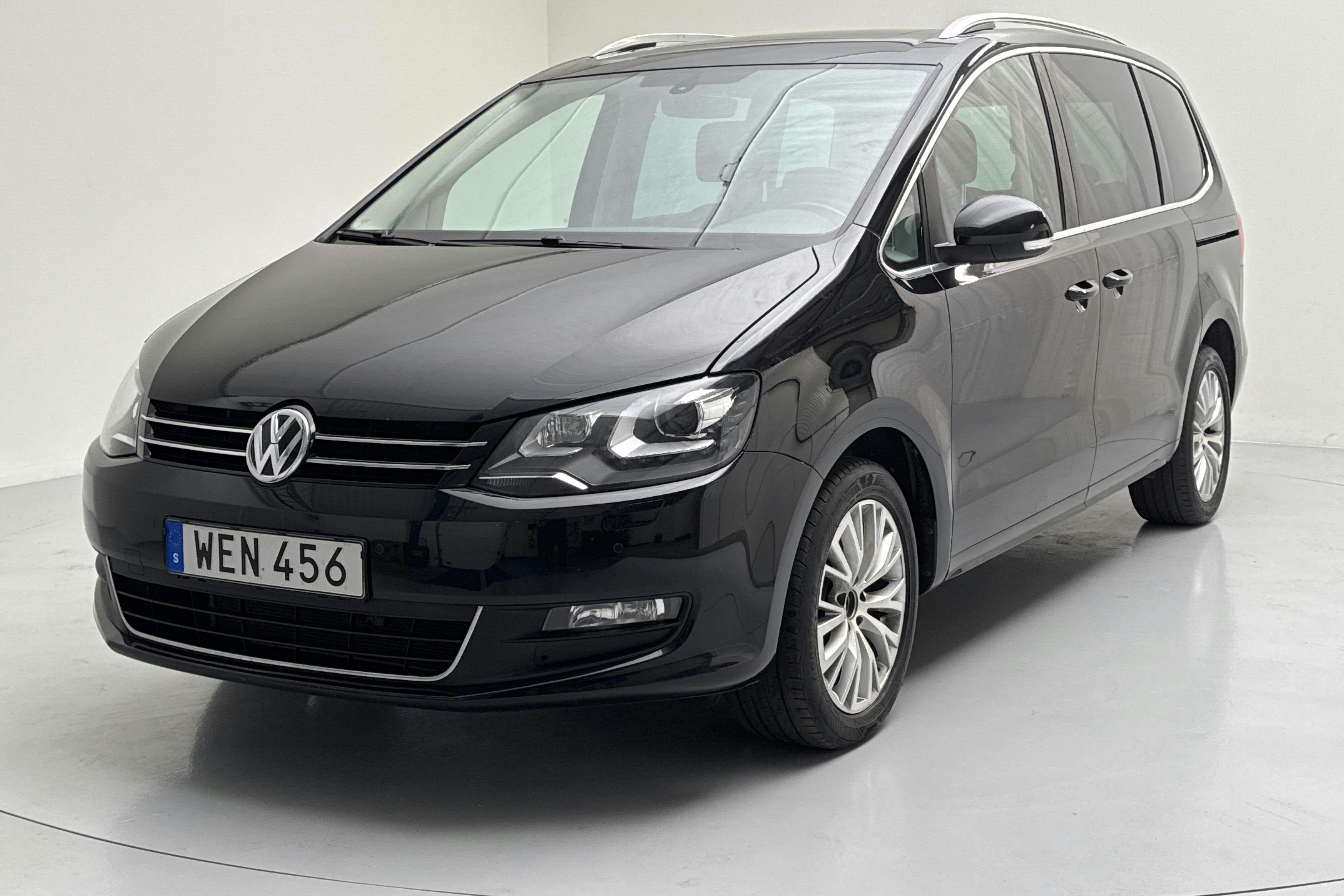 Esitlusfoto 1 aadressil 16: VW Sharan 2.0 TDI (150hk) - 147 680 km - Automaatne - must - 2016