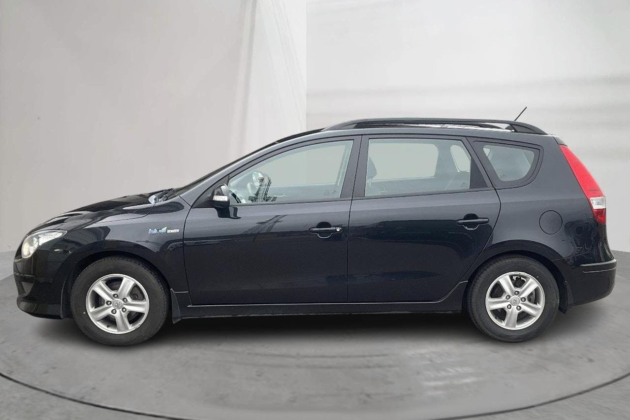 Esitlusfoto 2 aadressil 13: Hyundai i30 1.6 CRDi Kombi (115hk) - 169 850 km - Käsitsi - must - 2012