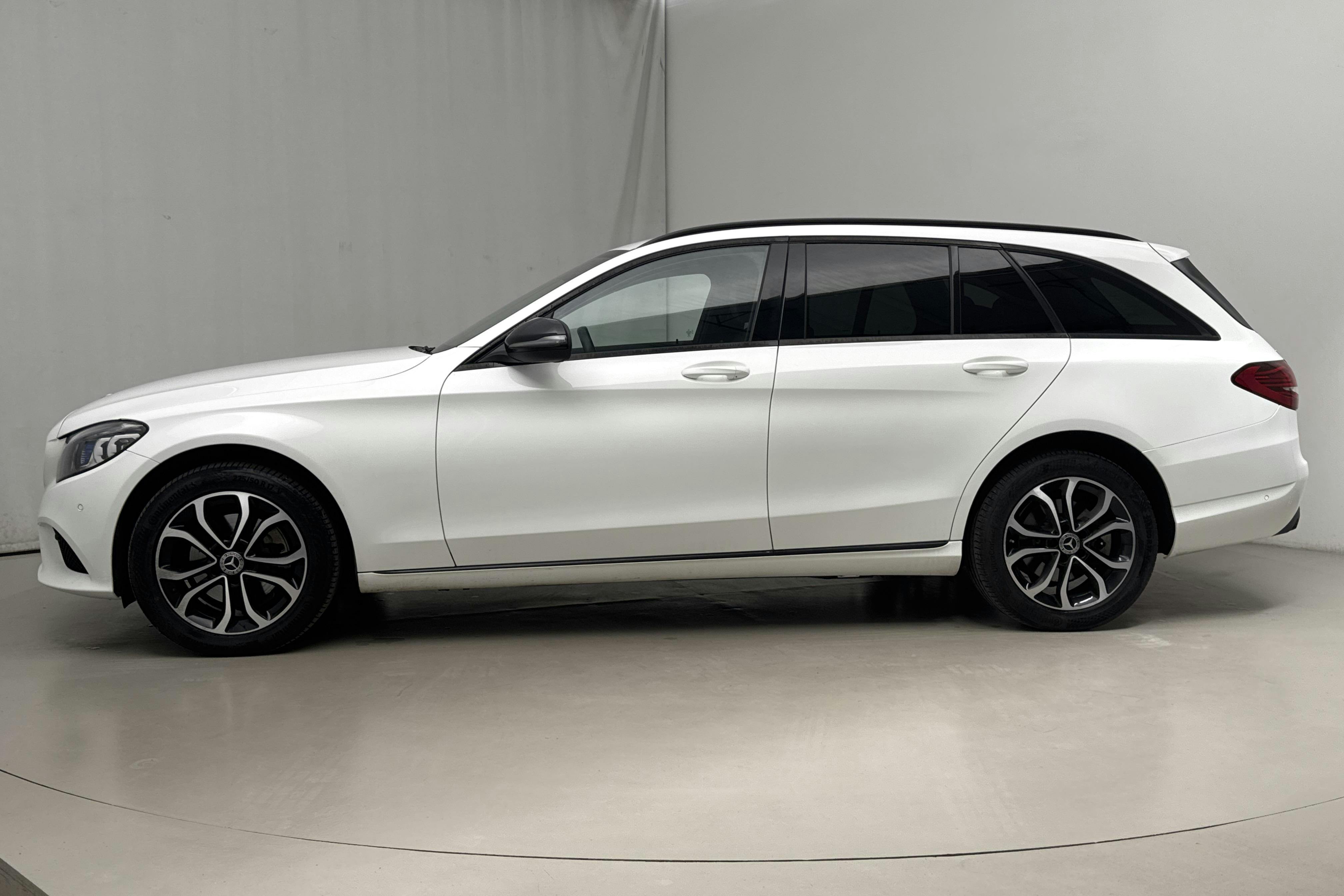 Esitlusfoto 2 aadressil 17: Mercedes C 220 d 4MATIC Kombi S205 (194hk) - 257 600 km - Automaatne - valge - 2019