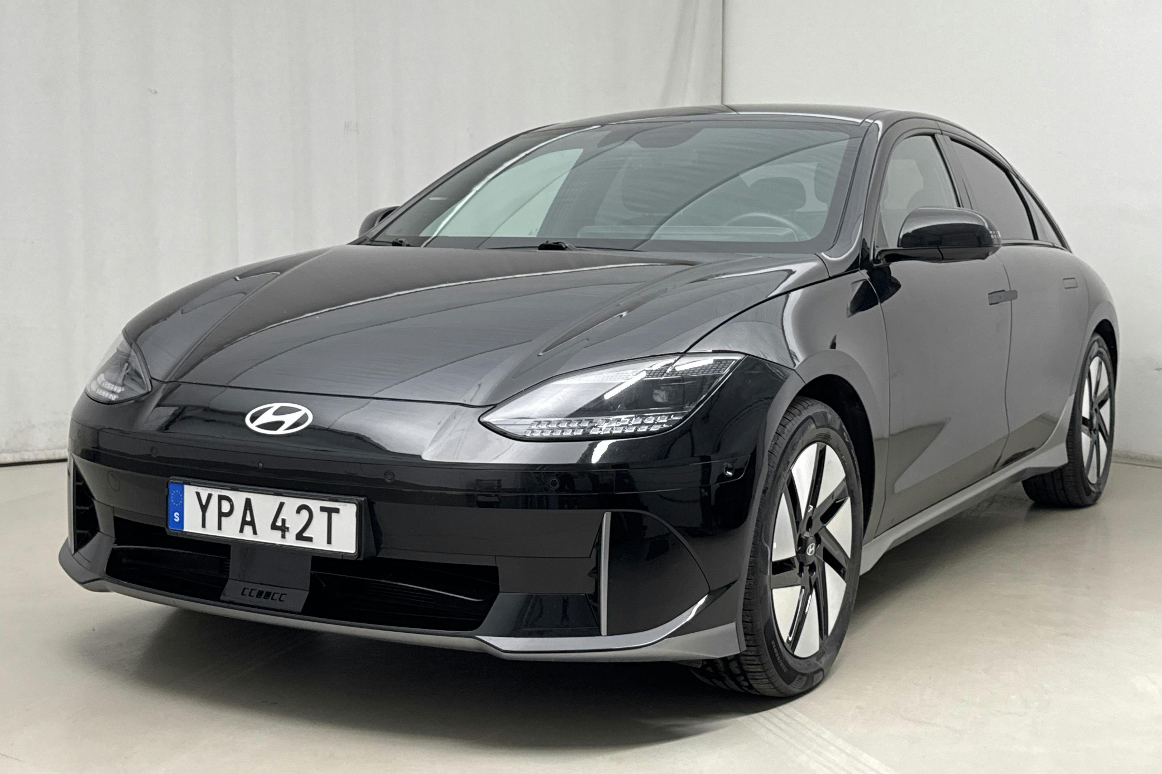 Hyundai IONIQ 6 77kWh AWD (325hk) - 3 784 mil - Automat - svart - 2023
