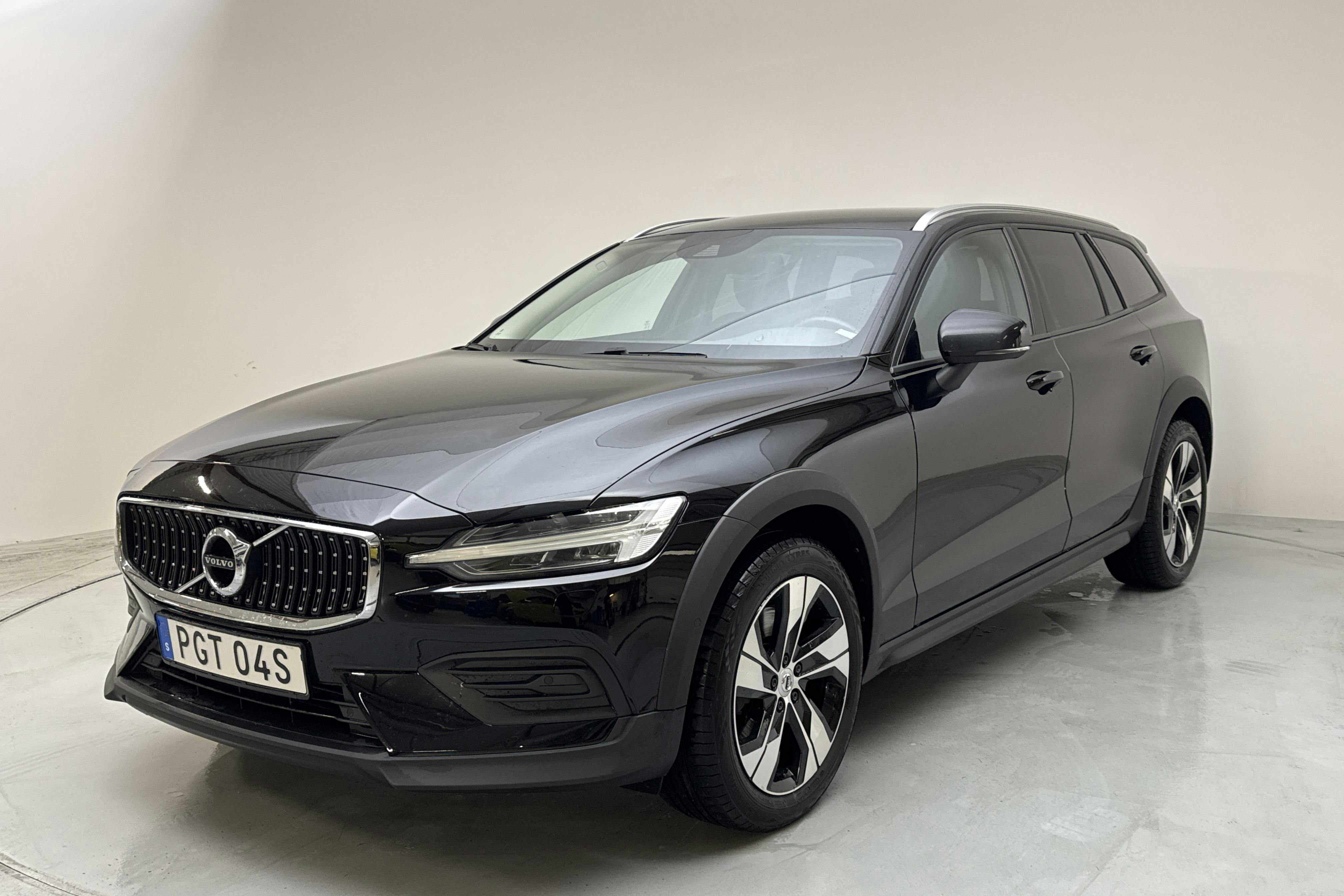 Presentationsfoto 1 av 15: Volvo V60 D4 Cross Country AWD (190hk) - 13 715 mil - Automat - svart - 2020