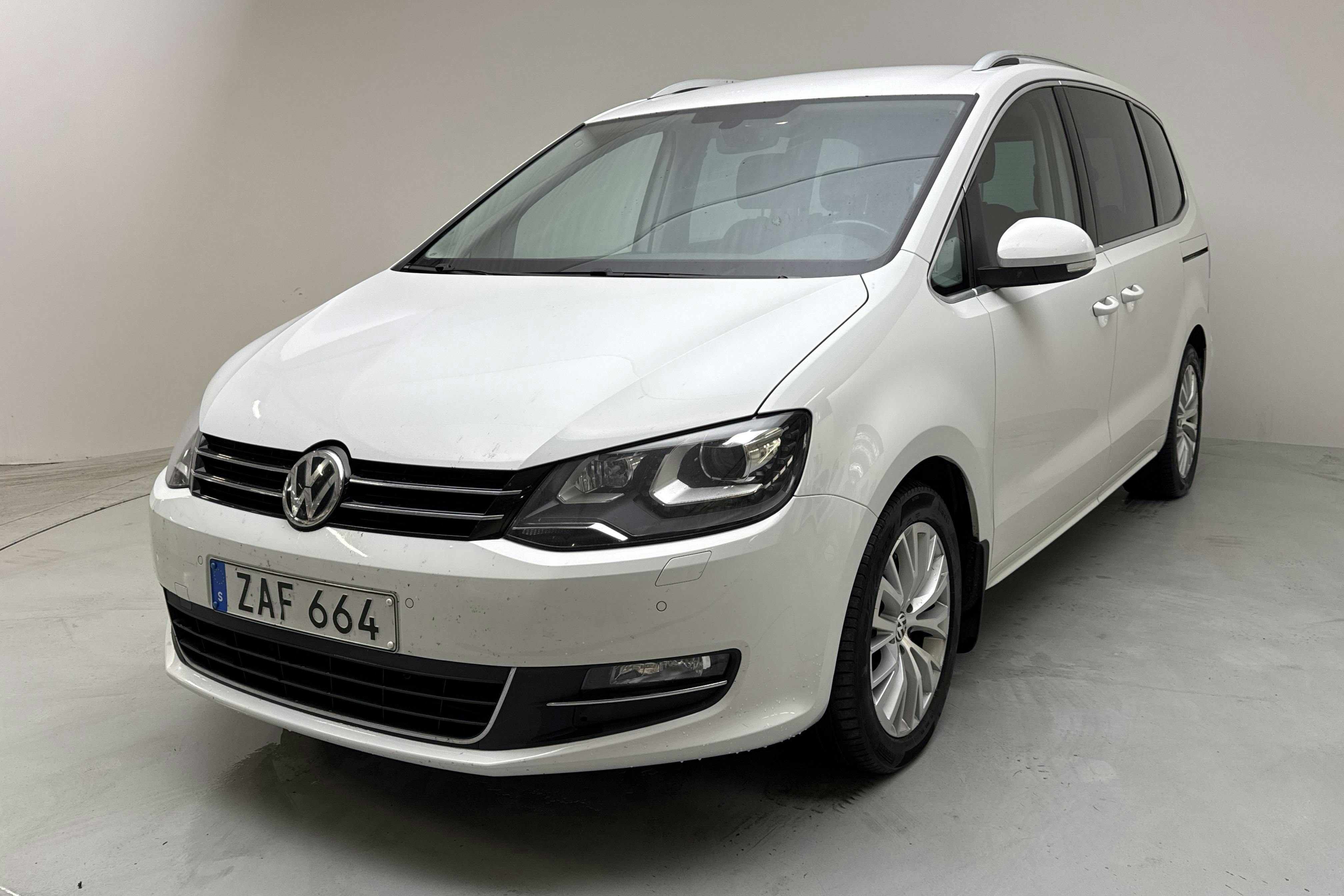 VW Sharan 2.0 TDI 4Motion (184hk) - 174 070 km - Automatic - white - 2018