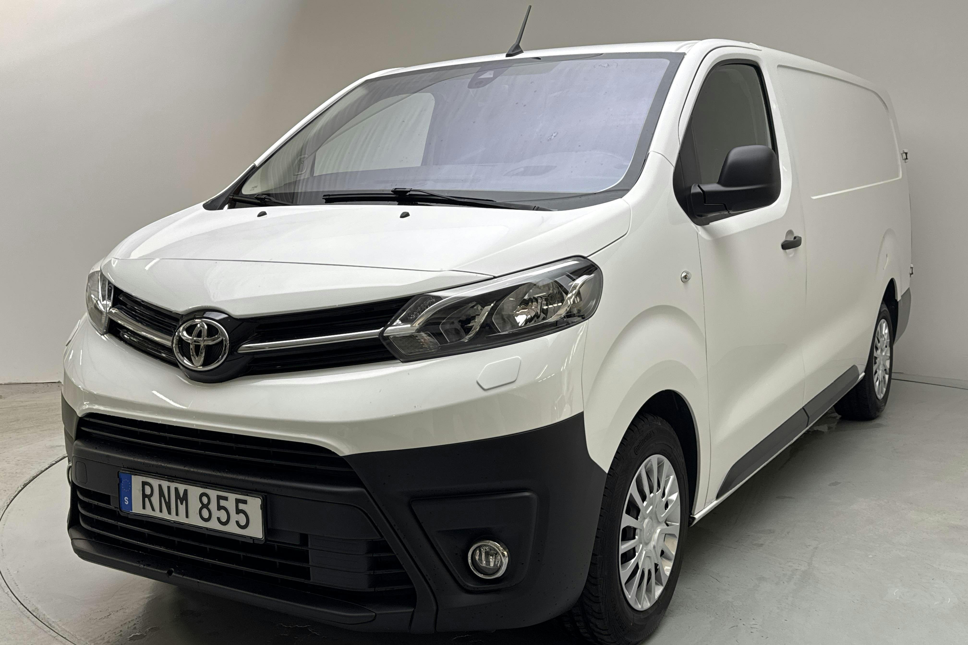 Presentationsfoto 1 av 12: Toyota PROACE 2.0D (120hk) - 5 831 mil - Automat - vit - 2021