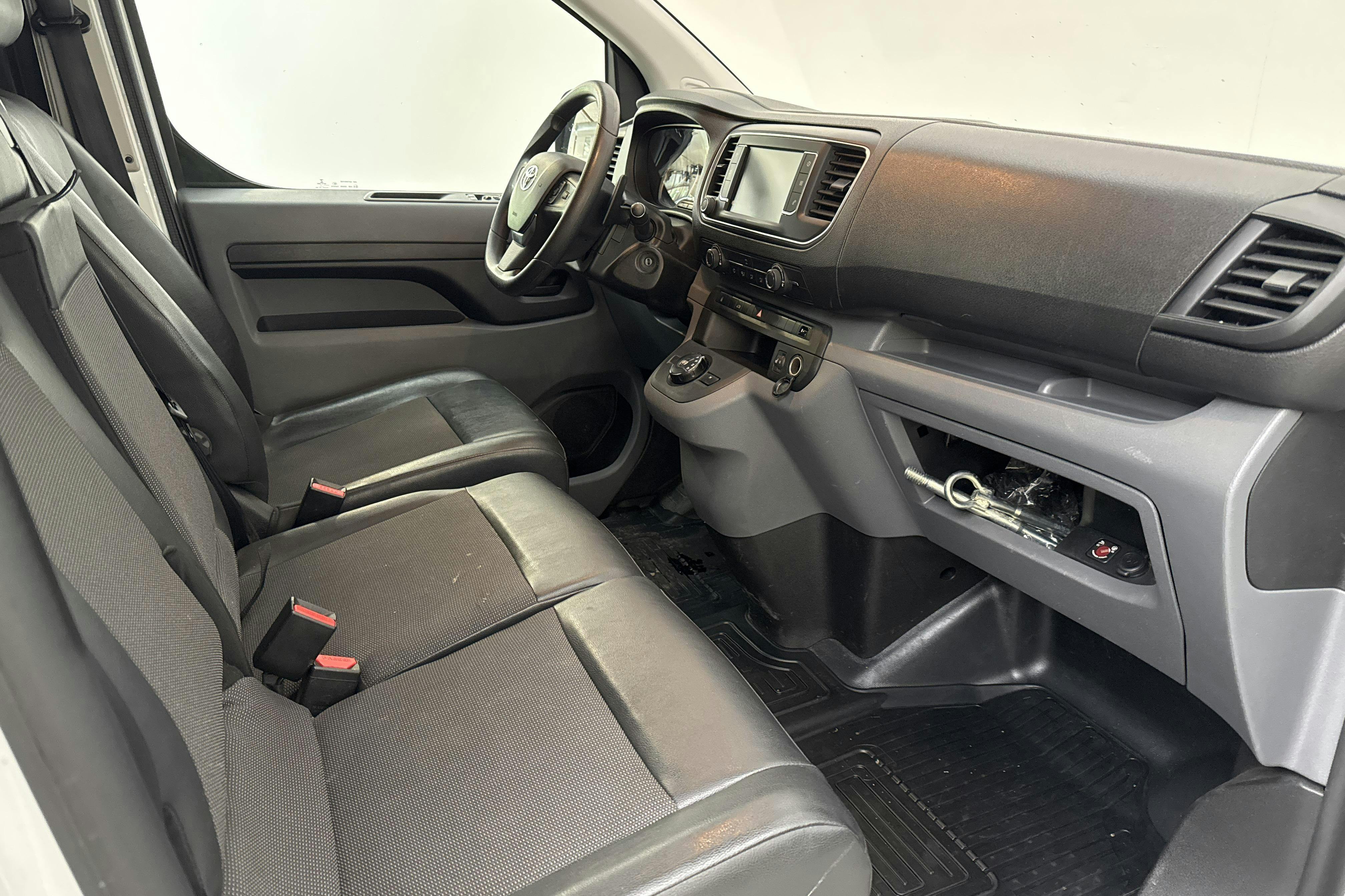 Toyota PROACE 2.0D (120hk) - 5 831 mil - Automat - vit - 2021