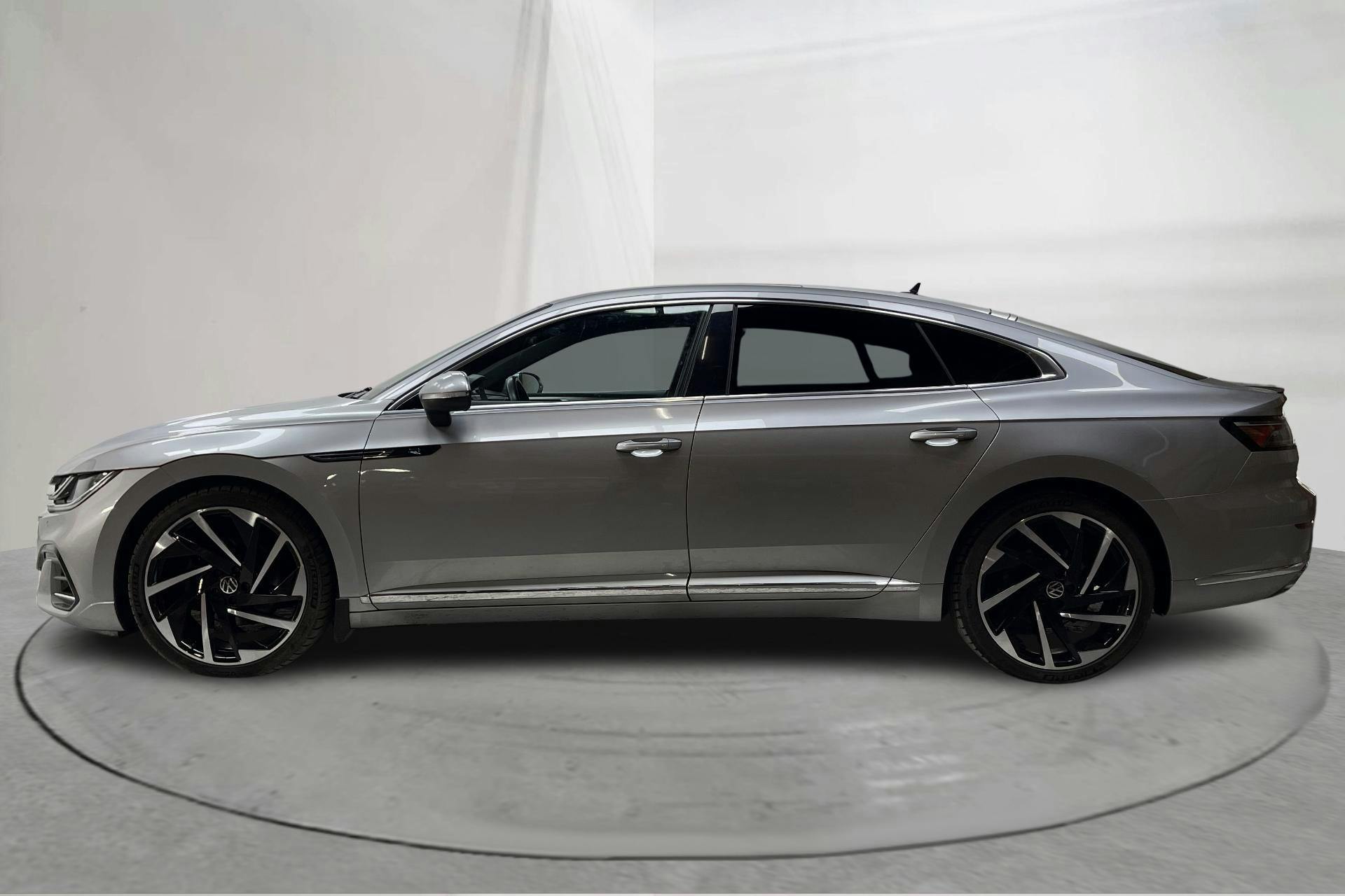 Presentationsfoto 2 av 18: VW Arteon 2.0 TDI 4MOTION (200hk) - 13 636 mil - Automat - silver - 2021