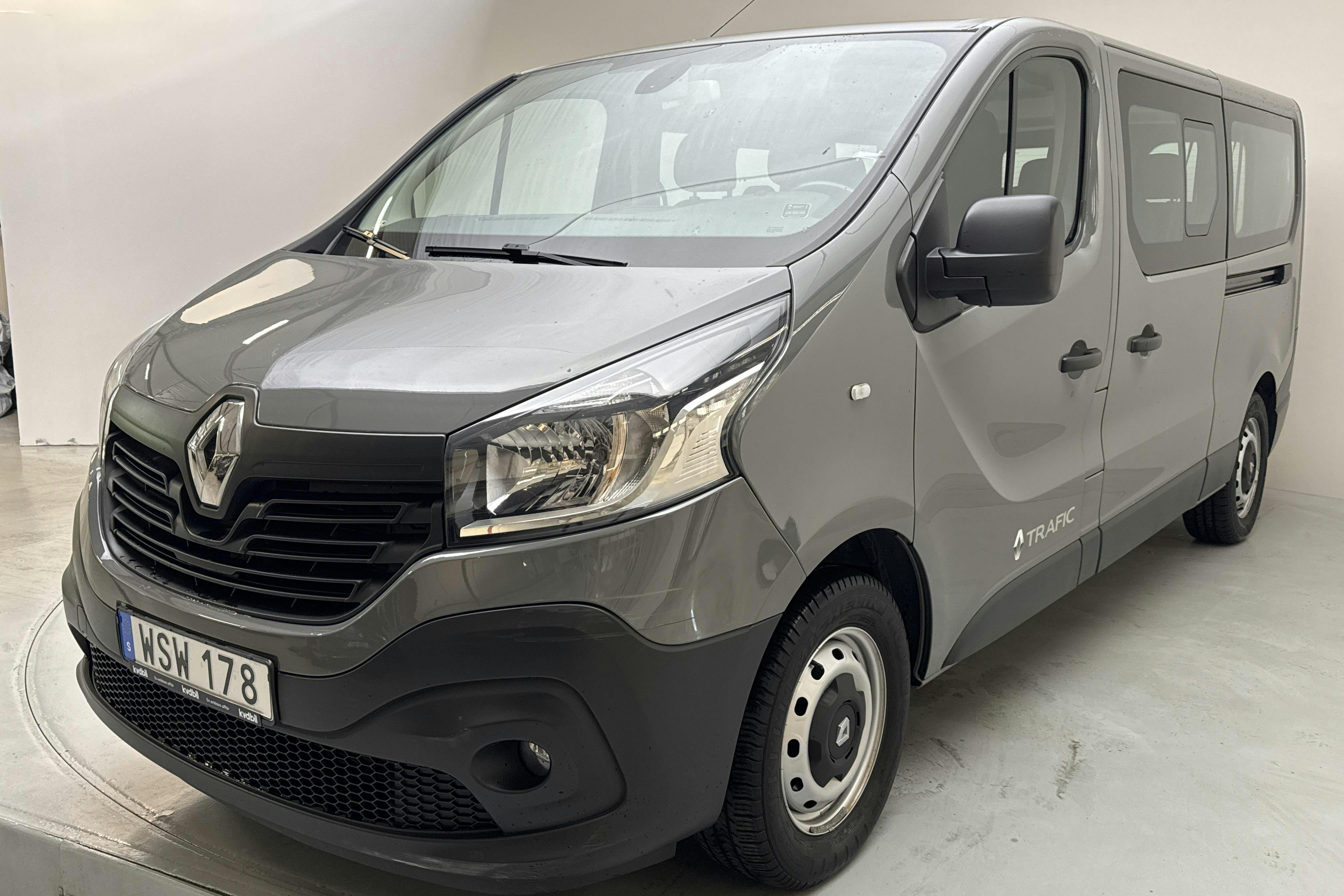 Presentation photo 1 of 14: Renault Trafic Kombi 1.6 dCi (125hk) - 124 390 km - Manual - Dark Grey - 2018