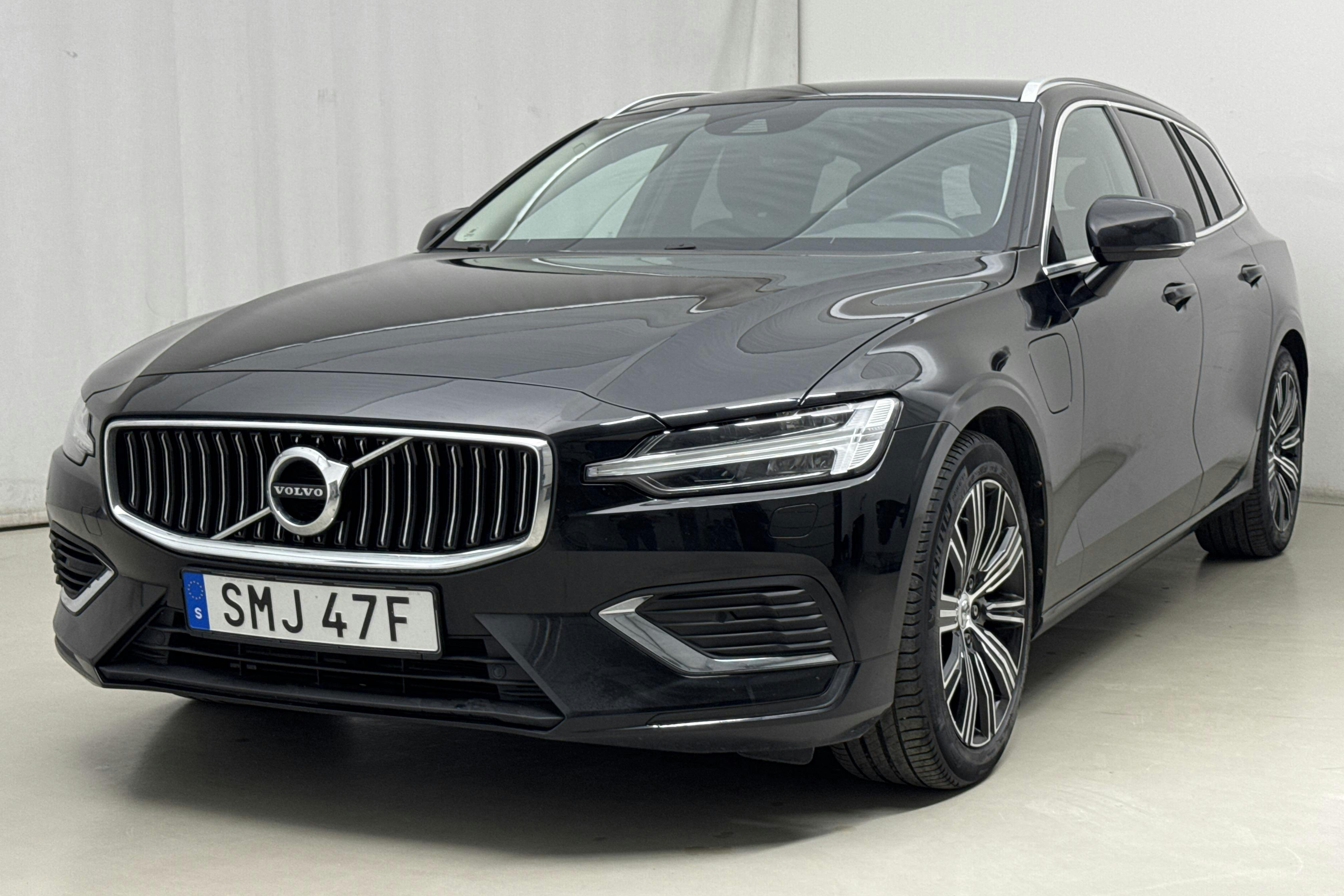 Esitlusfoto 1 aadressil 21: Volvo V60 T6 AWD Twin Engine (340hk) - 102 640 km - Automaatne - must - 2021