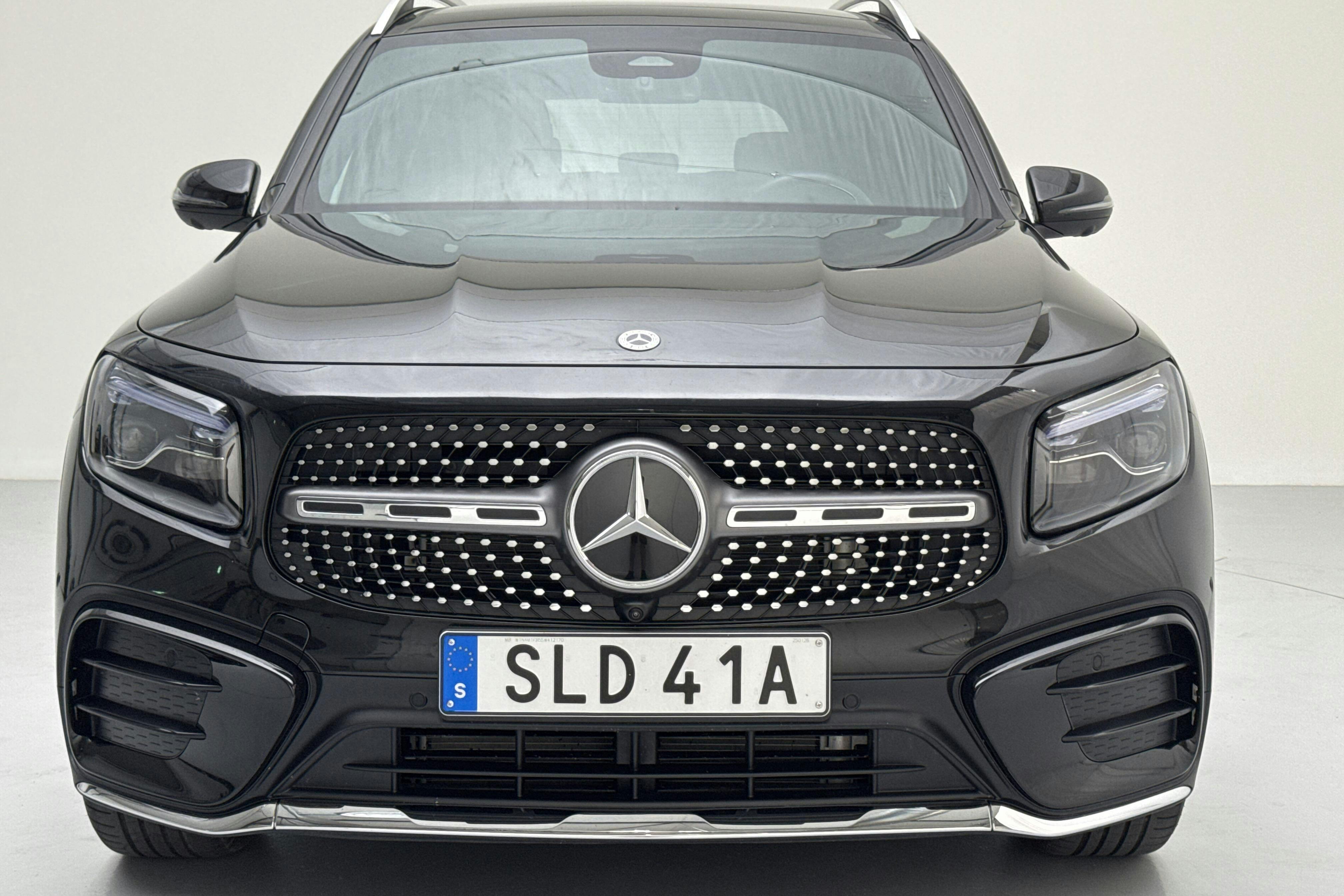Mercedes GLB 220 d 4MATIC X247 (190hk) - 9 550 km - Automaatne - must - 2025