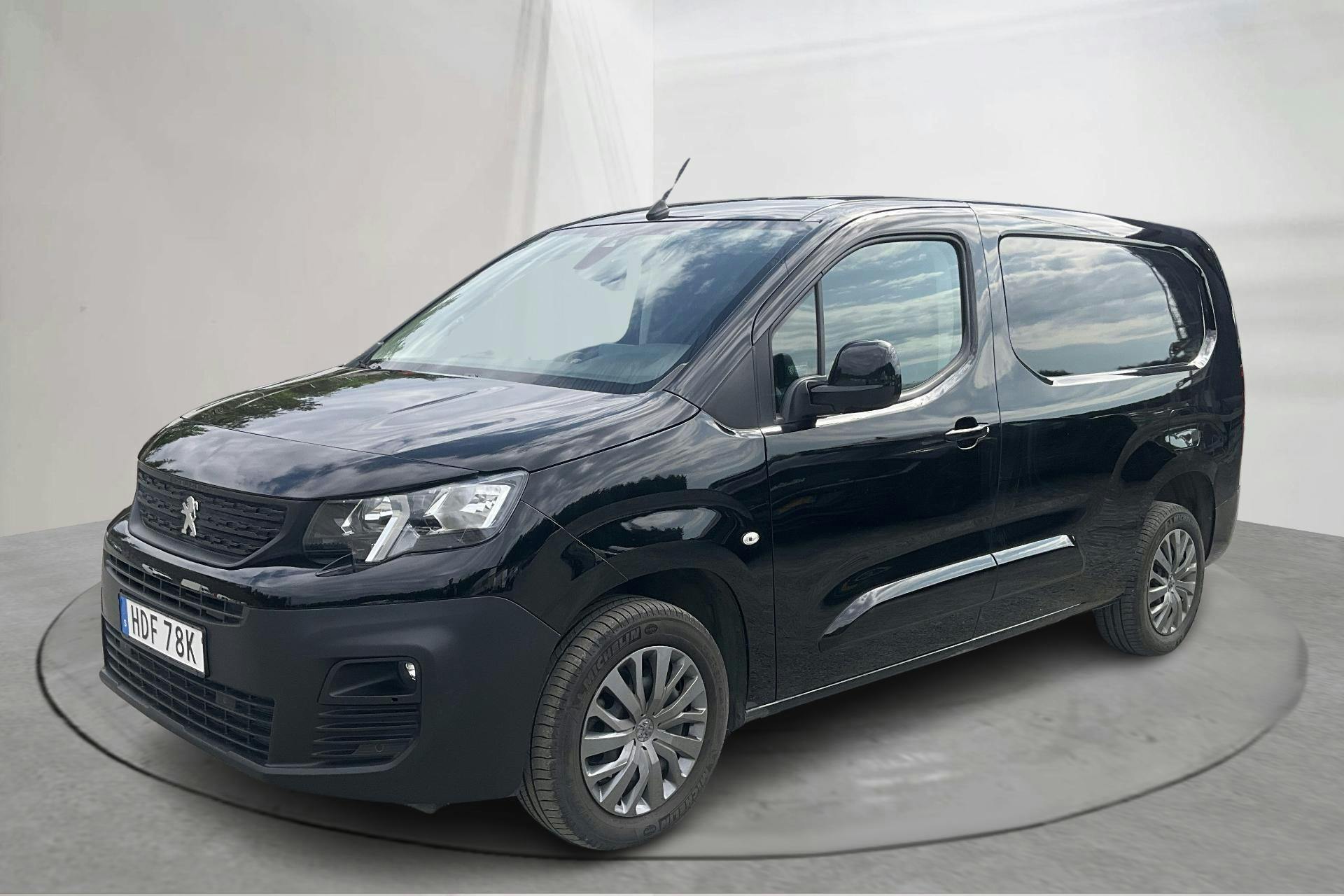 Presentation photo 1 of 13: Peugeot Partner 1.5 HDI Skåp (130hk) - 24 520 km - Automatic - black - 2023
