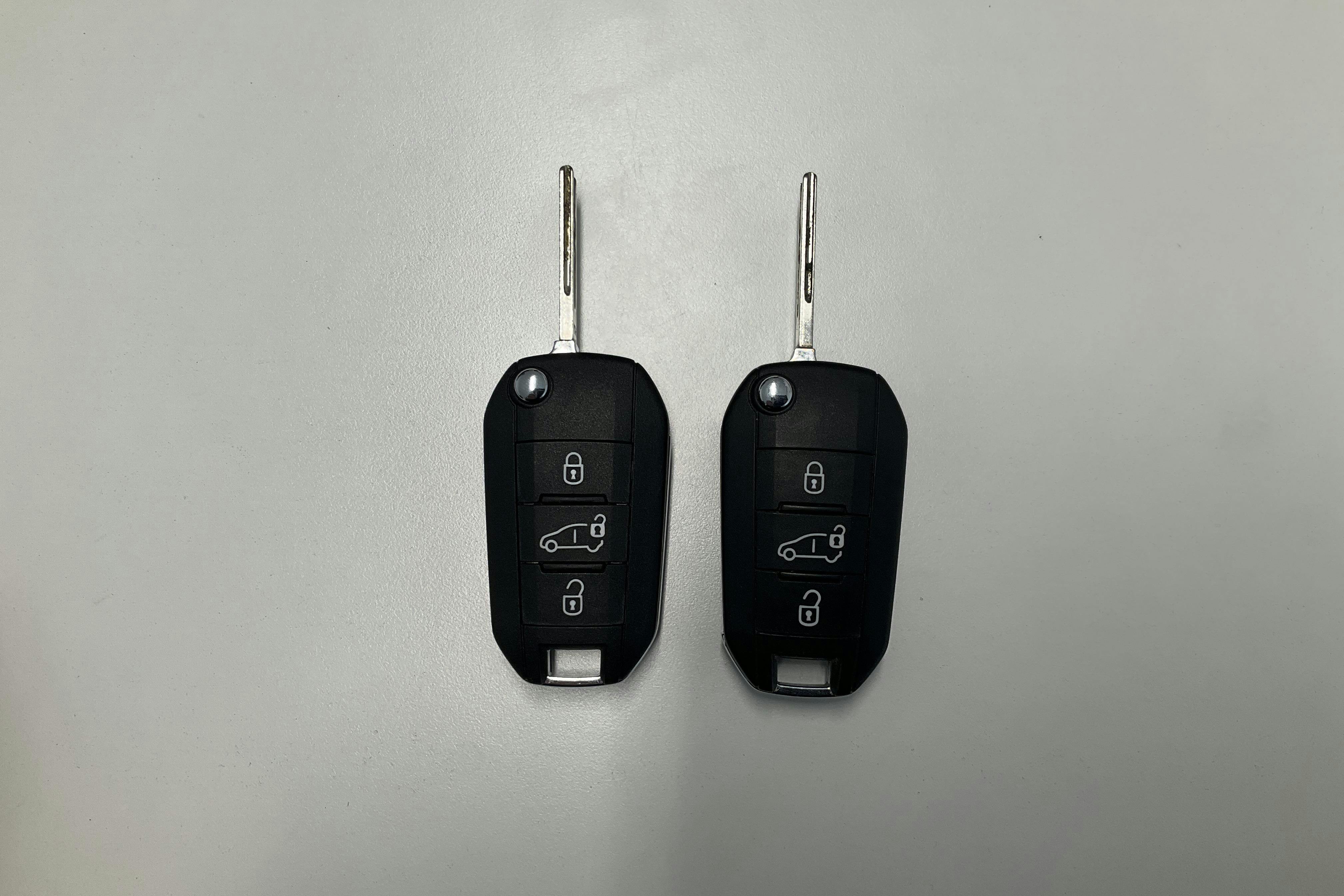 Esitlusfoto 16 aadressil 16: Peugeot e-Partner 50 kWh (136hk) - 6 620 km - Automaatne - must - 2023