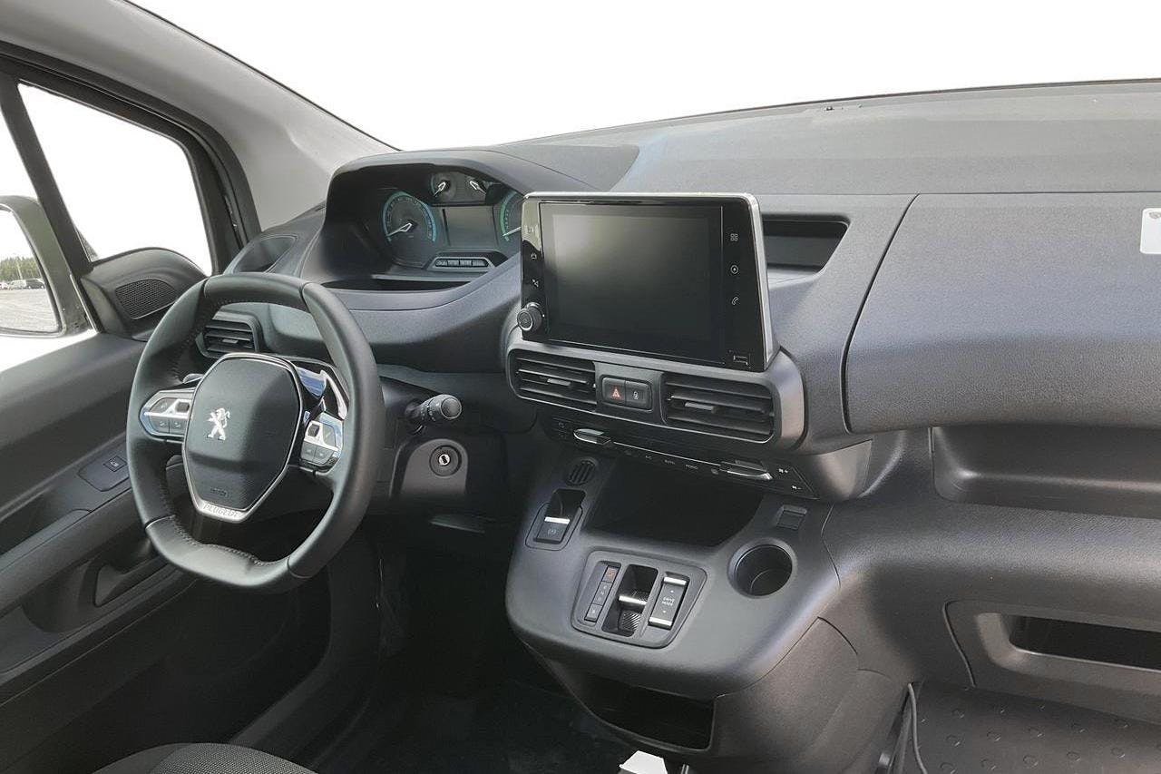 Peugeot e-Partner 50 kWh (136hk) - 6 620 km - Automaatne - must - 2023