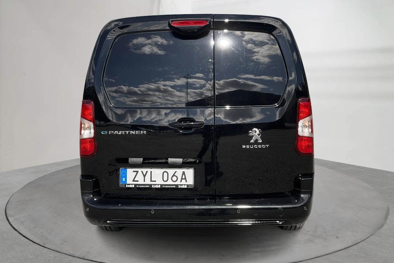 Peugeot e-Partner 50 kWh (136hk) - 6 620 km - Automaatne - must - 2023