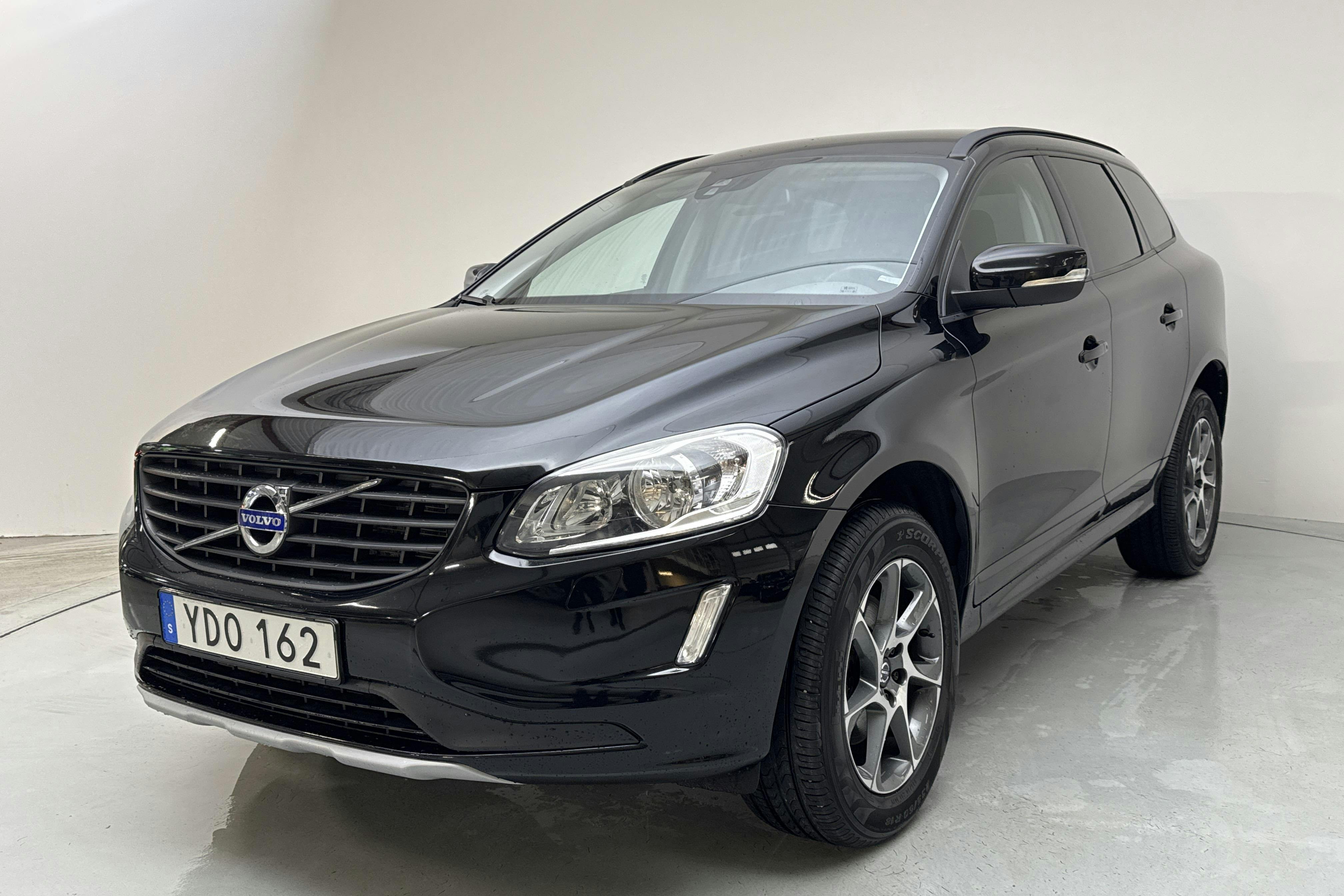 Volvo XC60 D3 2WD (150hk) - 10 064 mil - Manuell - svart - 2017