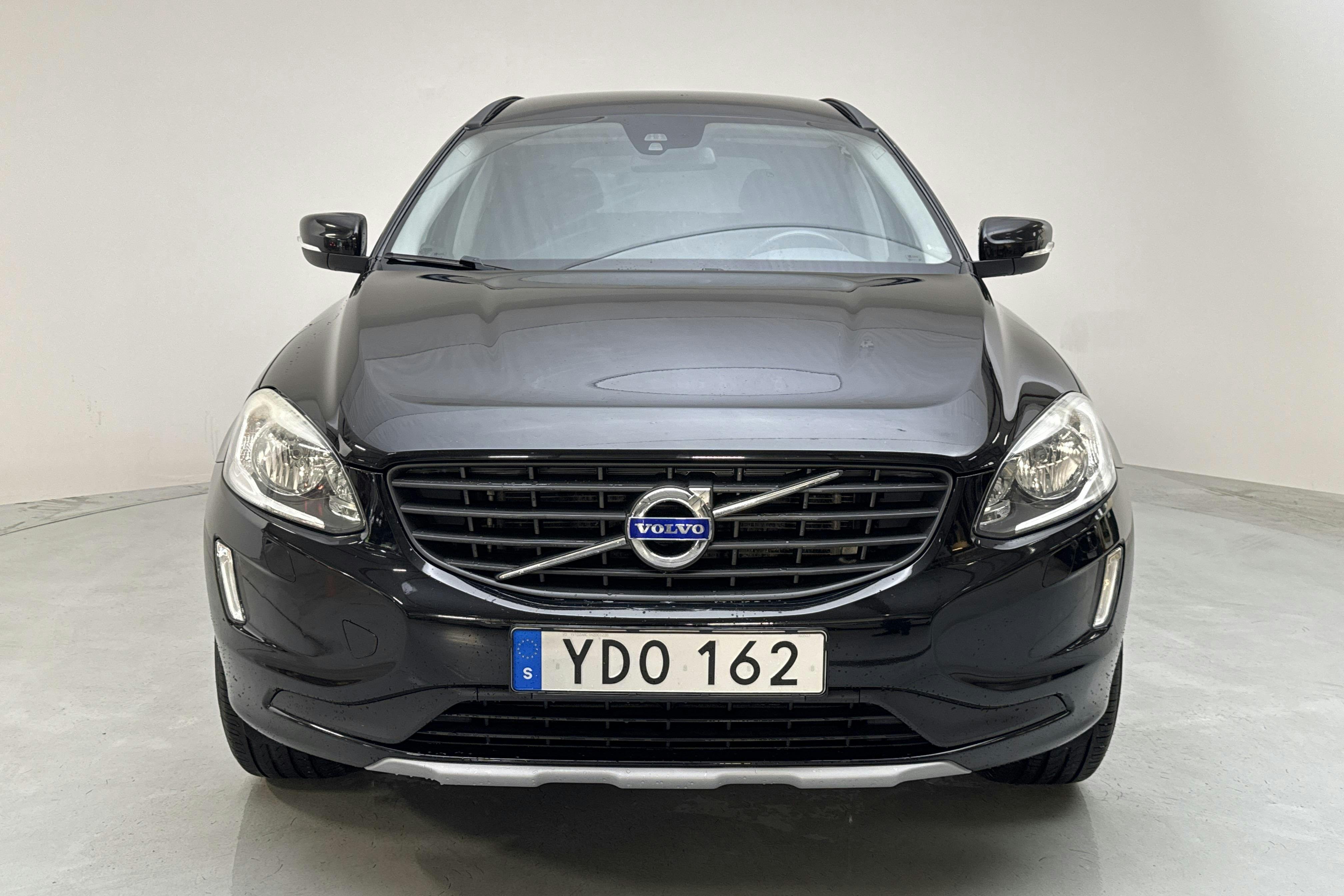 Volvo XC60 D3 2WD (150hk) - 10 064 mil - Manuell - svart - 2017