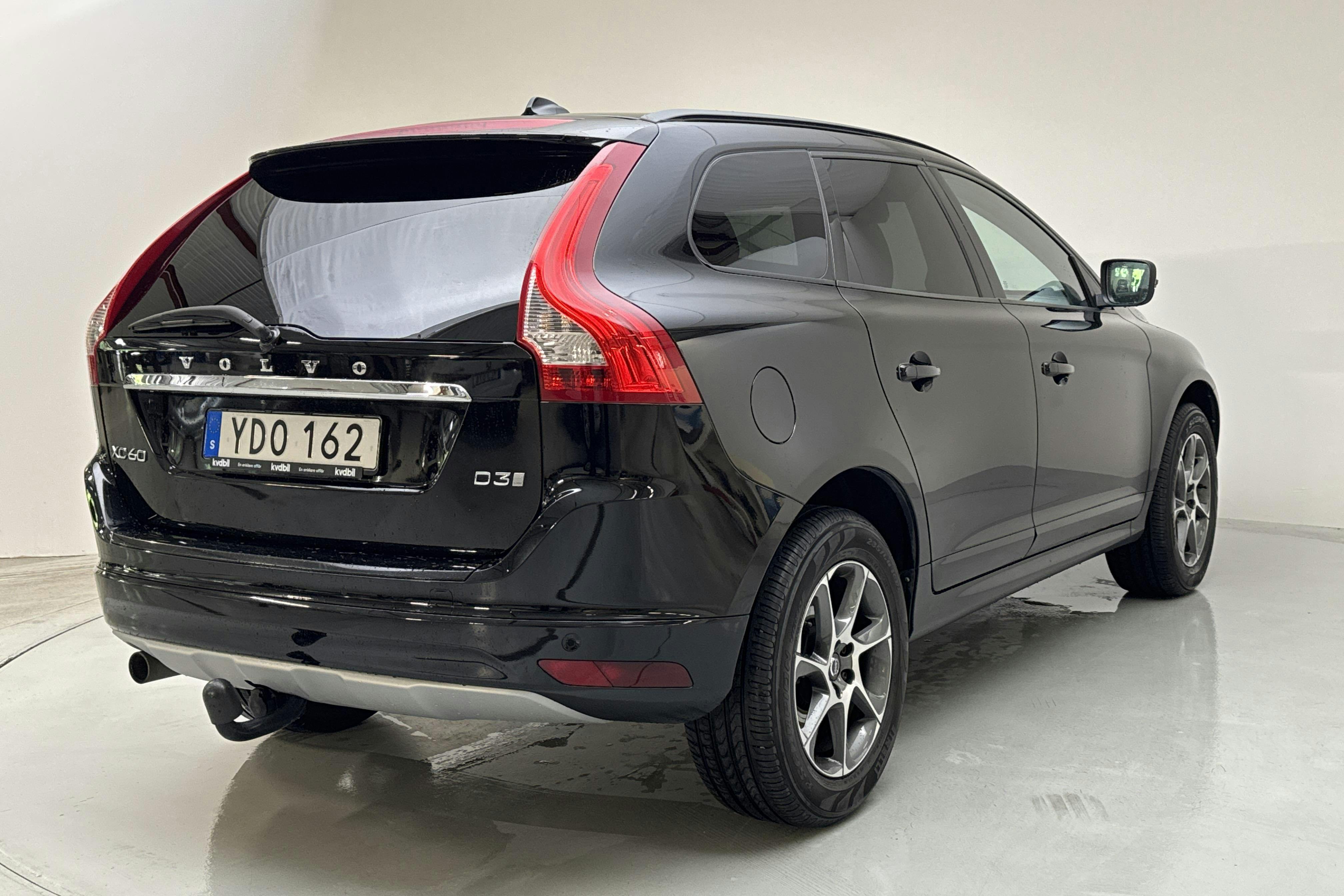 Volvo XC60 D3 2WD (150hk) - 10 064 mil - Manuell - svart - 2017