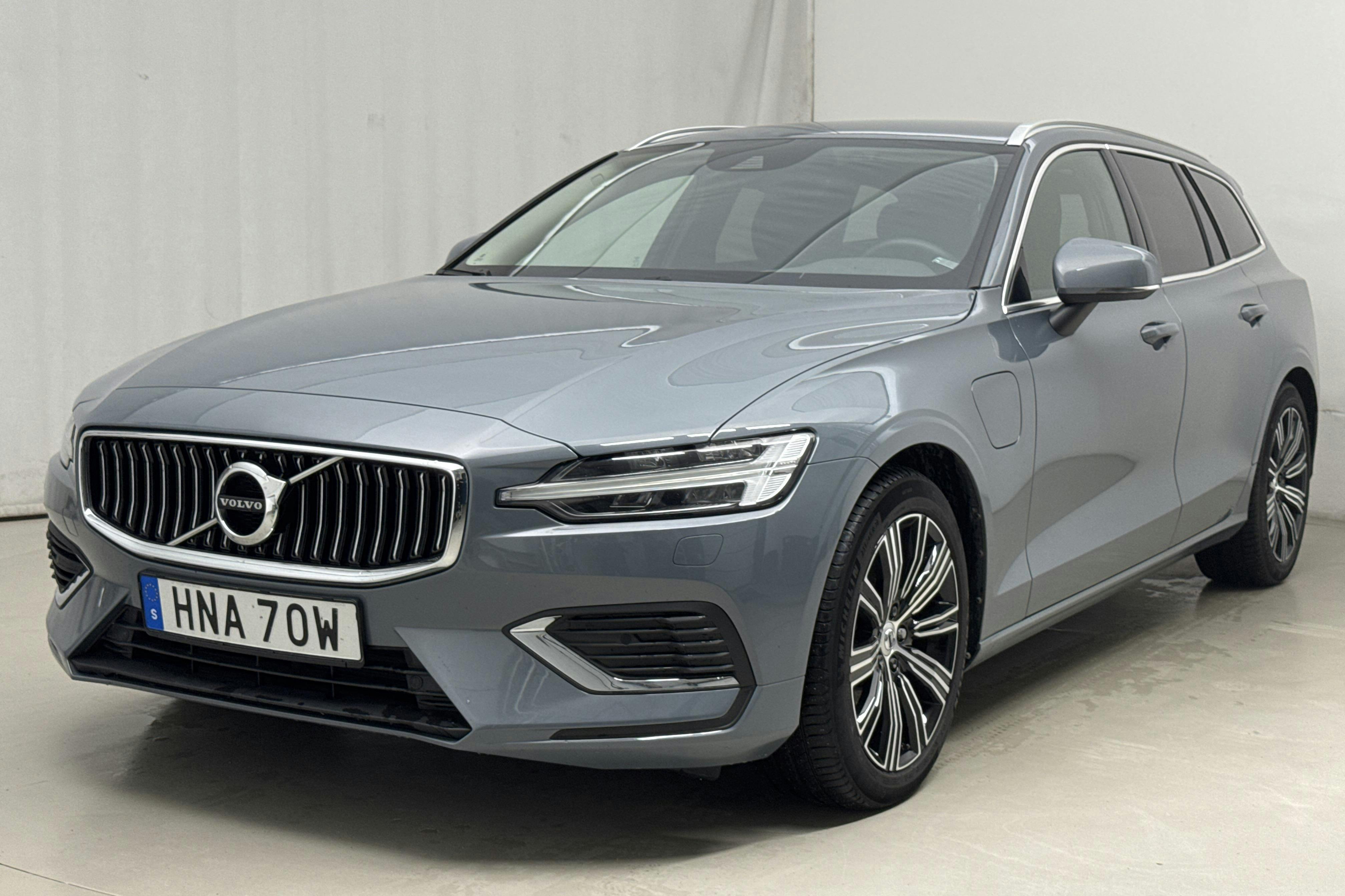 Presentationsfoto 1 av 20: Volvo V60 T6 AWD Recharge (350hk) - 11 228 mil - Automat - grå - 2022