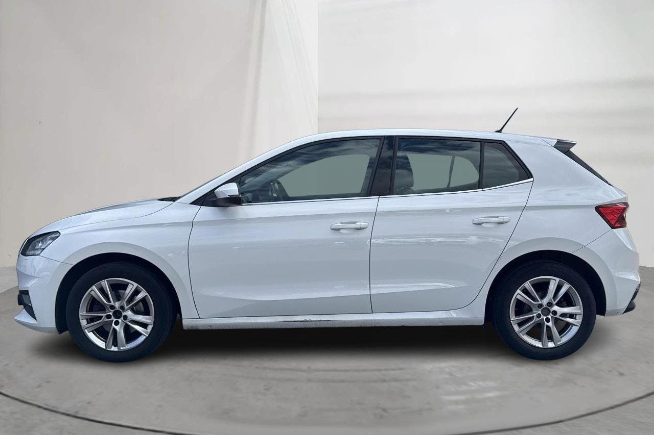 Presentationsfoto 2 av 12: Skoda Fabia 1.0 TSI (110hk) - 22 659 mil - Automat - vit - 2022