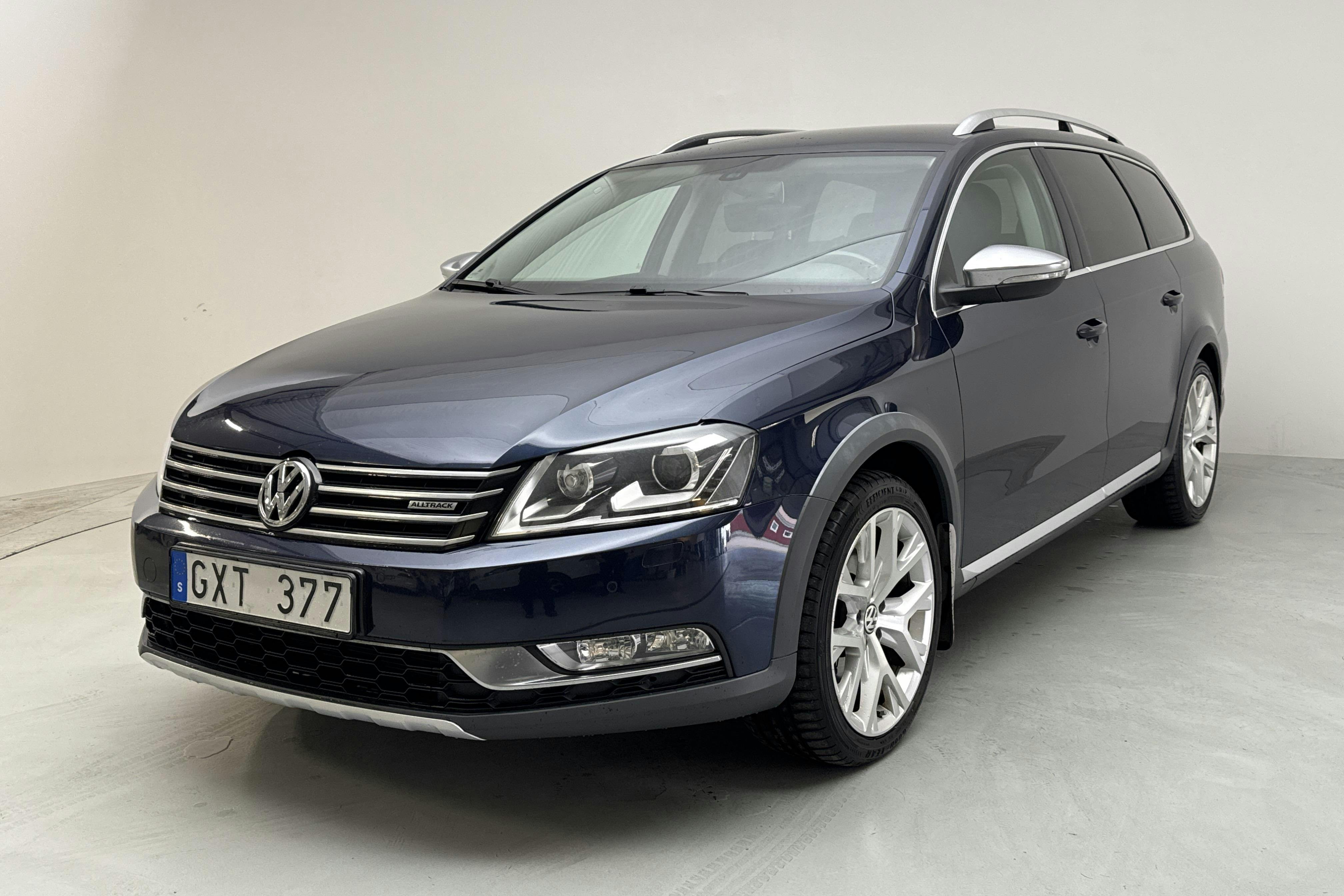 Esitlusfoto 1 aadressil 14: VW Passat Alltrack 2.0 TDI BlueMotion Technology 4Motion (177hk) - 148 060 km - Automaatne - Dark Blue - 2013
