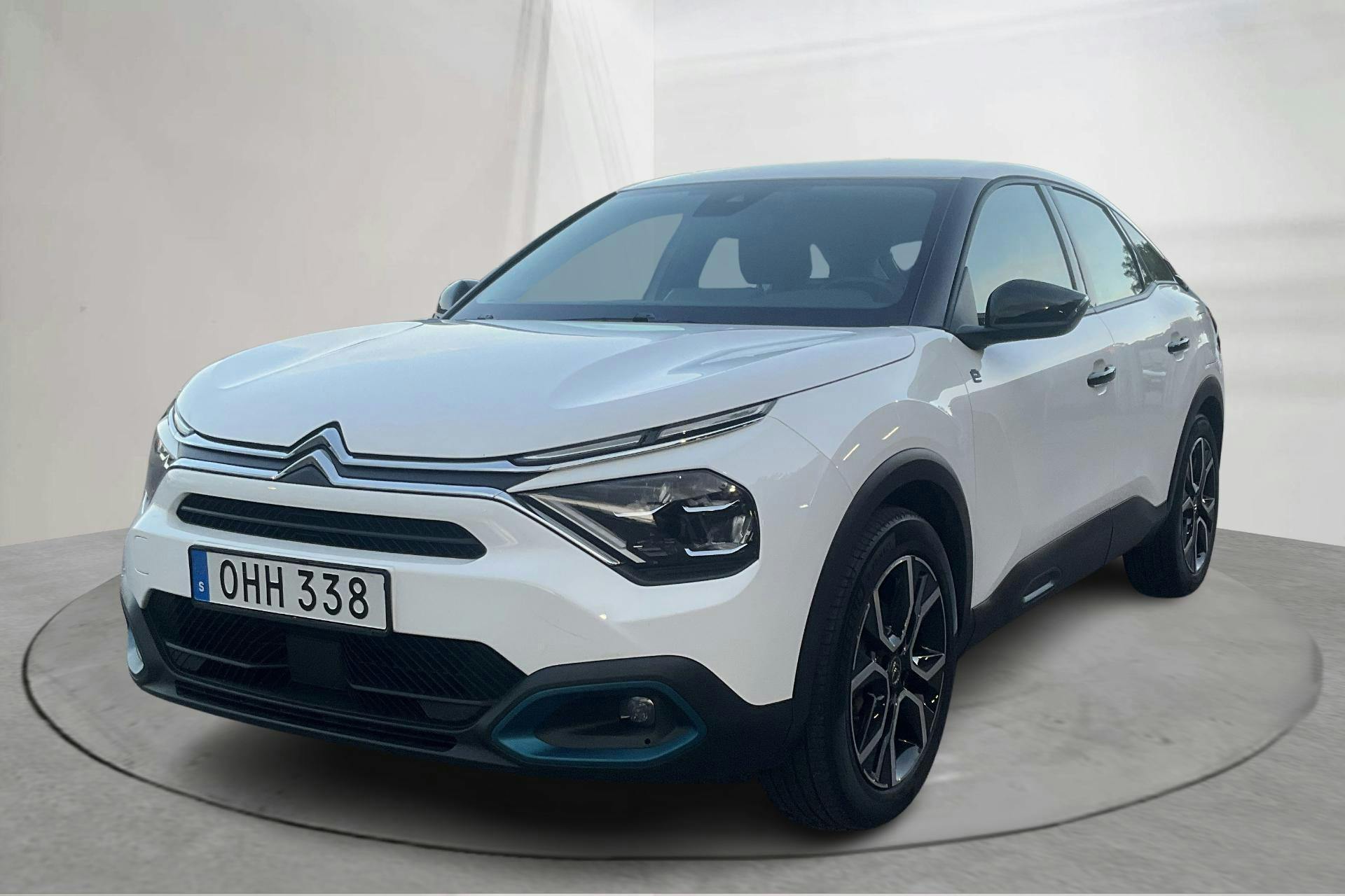 Presentation photo 1 of 13: Citroën e-C4 50 kWh (136hk) - 39 610 km - Automatic - white - 2022