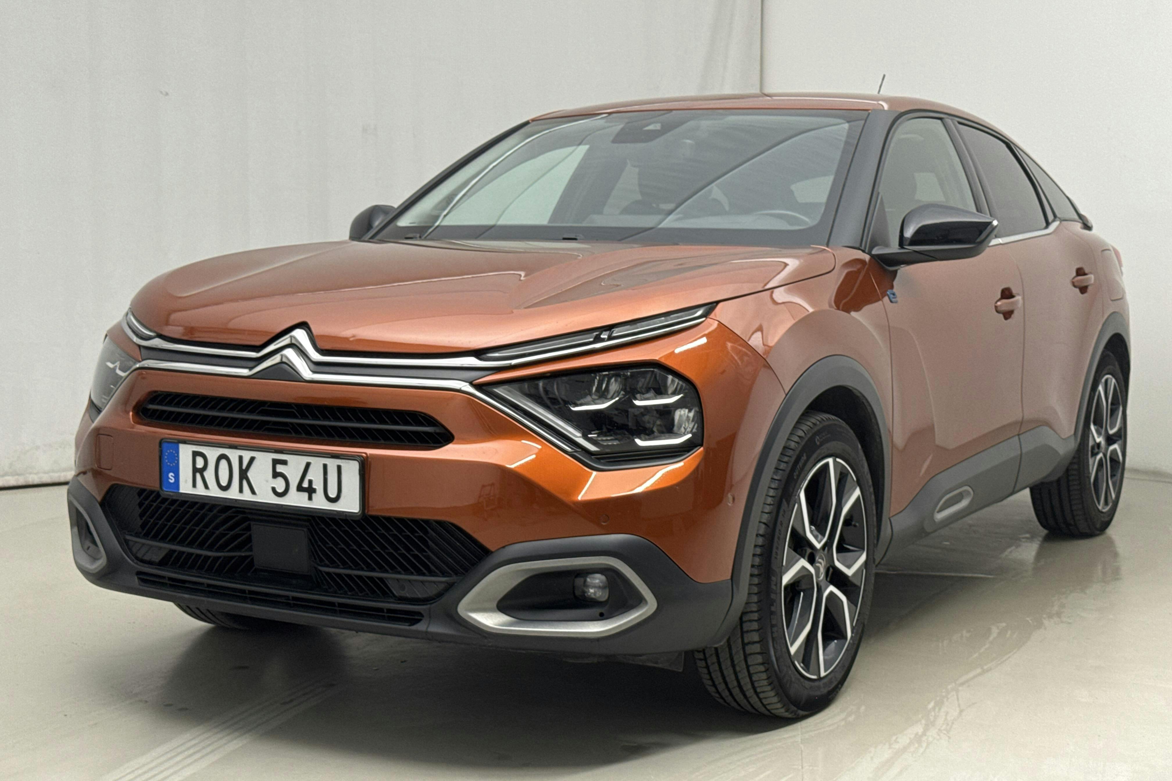 Presentationsfoto 1 av 18: Citroën e-C4 50 kWh (136hk) - 6 803 mil - Automat - orange - 2022