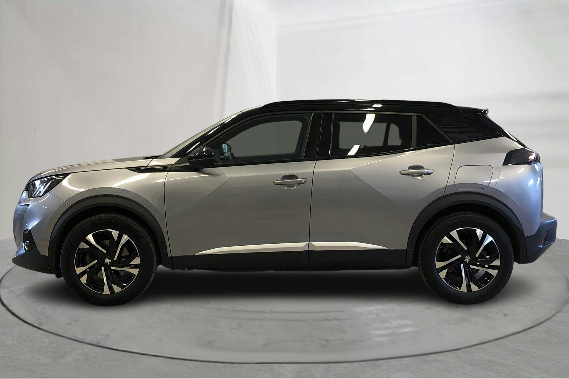 Presentation photo 2 of 17: Peugeot e-2008 50 kWh (136hk) - 43 740 km - Automatic - gray - 2020
