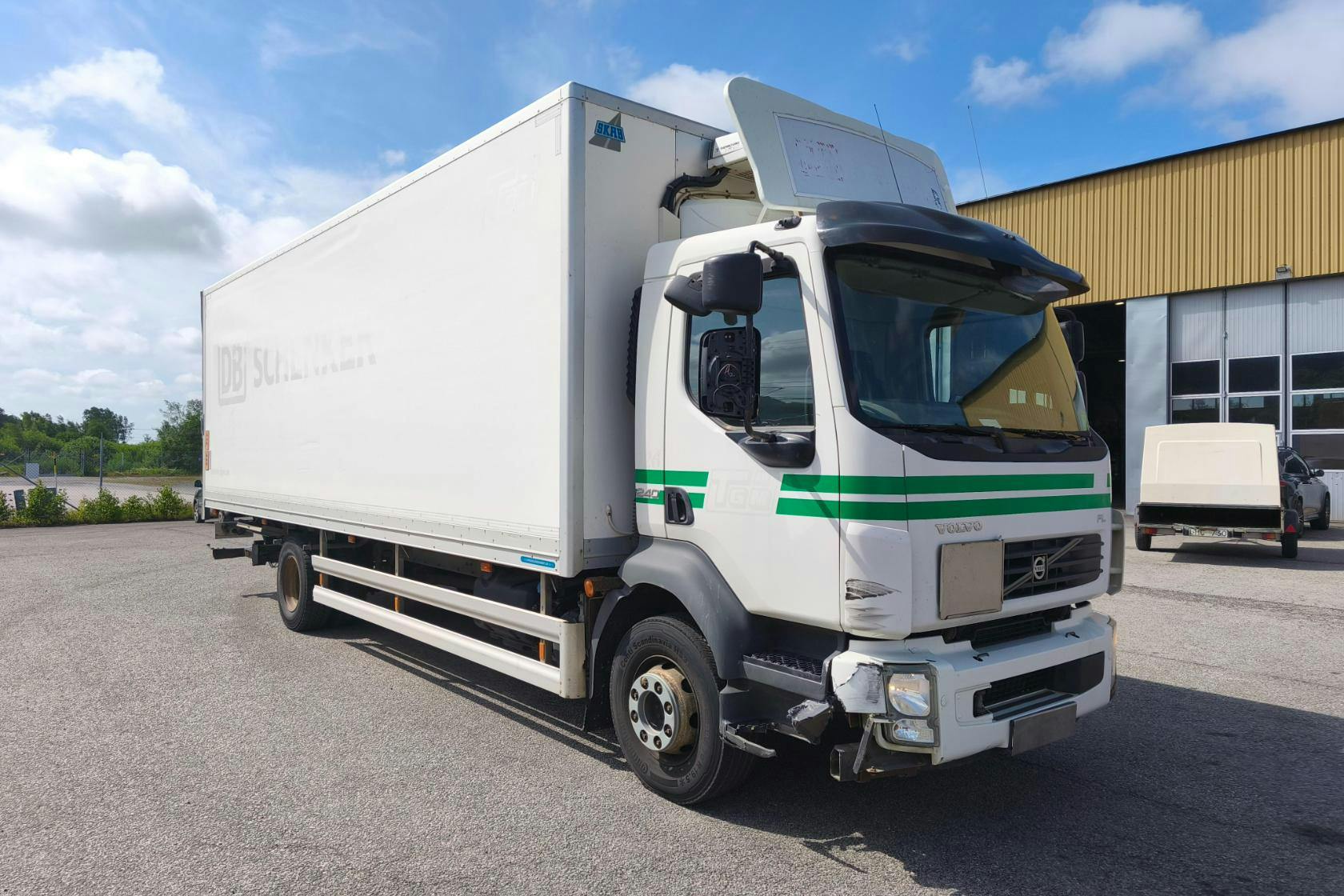 Presentation photo 2 of 105: VOLVO FL240 - 325 511 km - Automatic - white - 2013